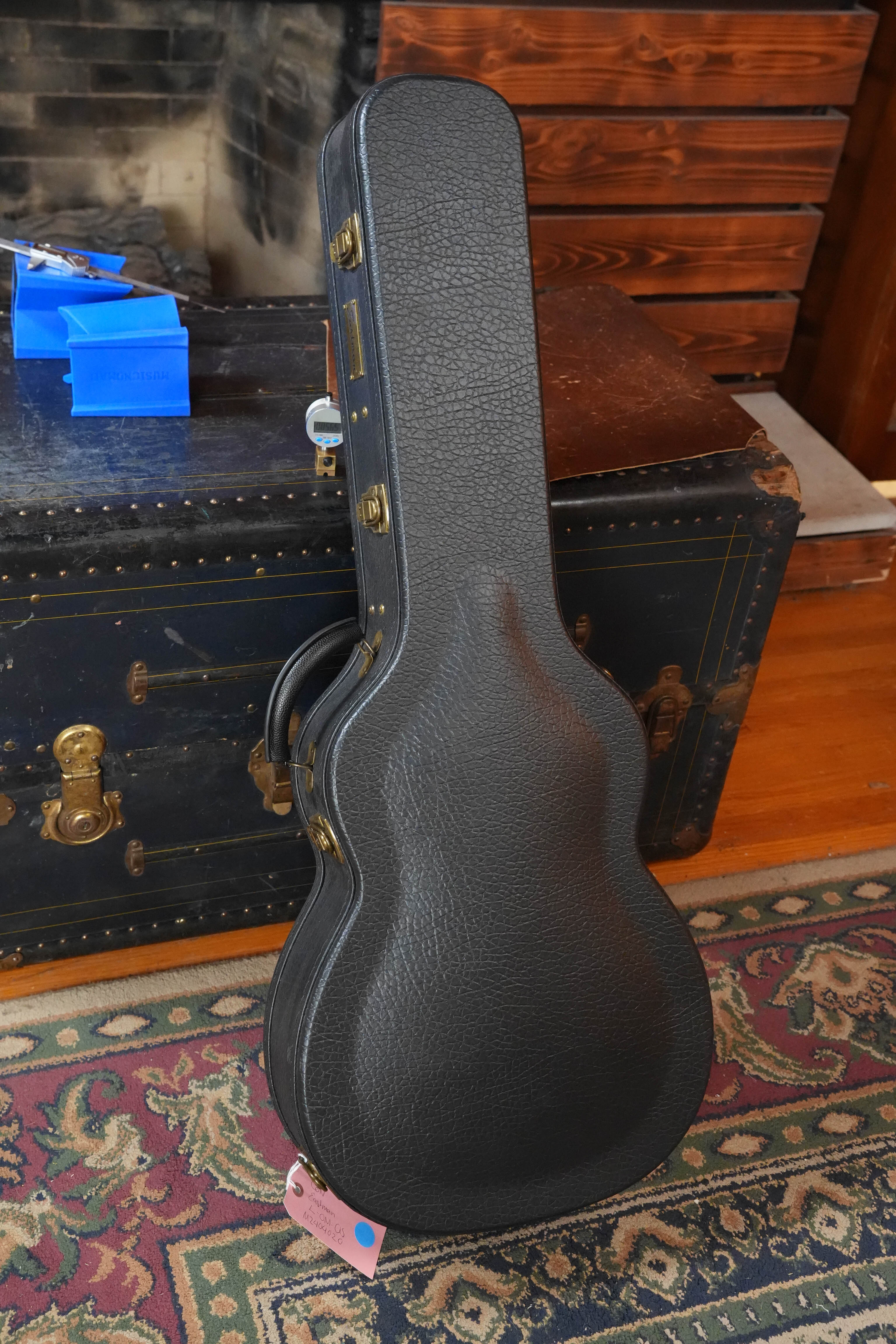 (Used) Eastman L-OM-QS Luthier Series Cutaway European Spruce/Quilted Sapele Orchestra Model Acoustic Guitar #4020