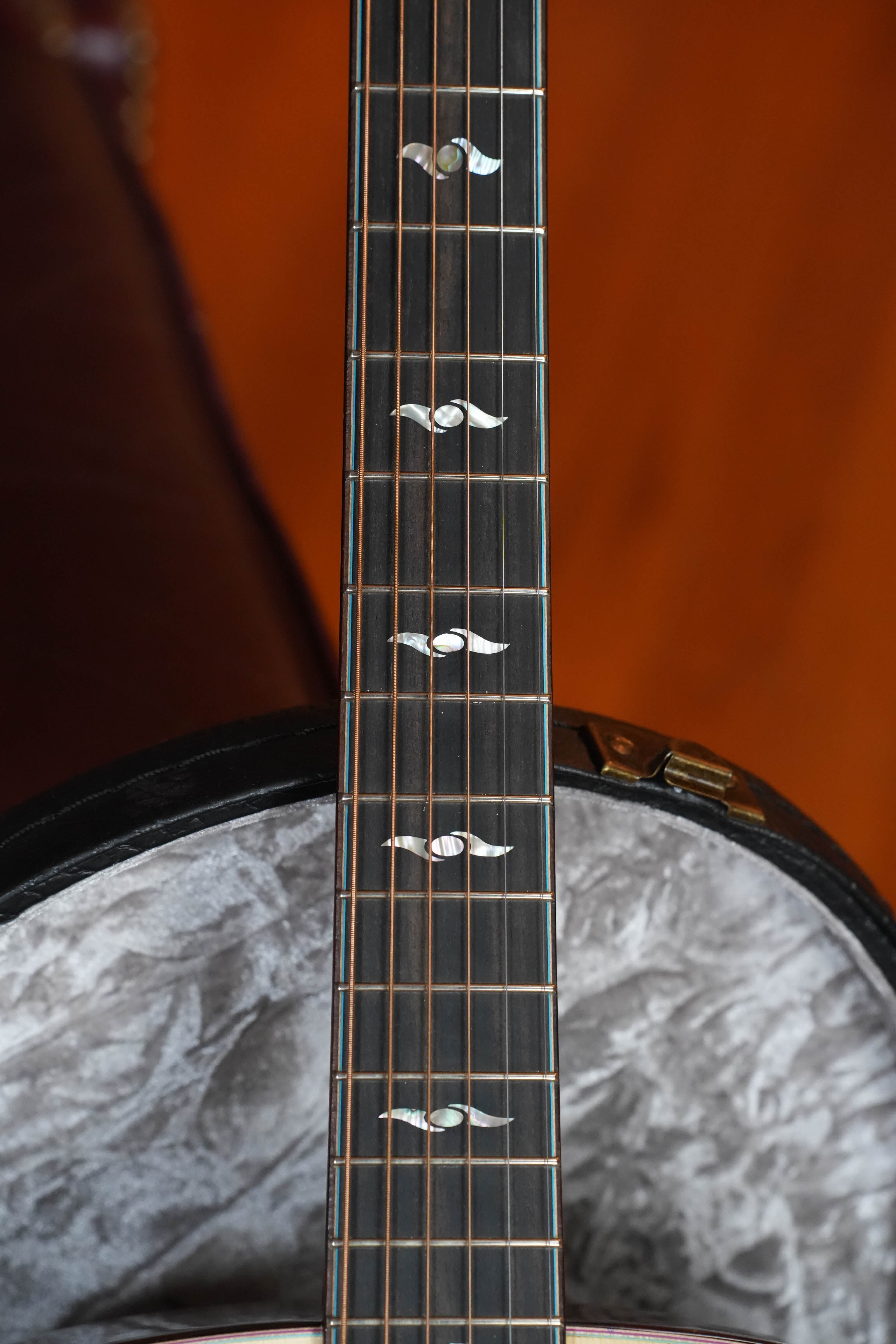 (Used) Eastman L-OM-QS Luthier Series Cutaway European Spruce/Quilted Sapele Orchestra Model Acoustic Guitar #4020