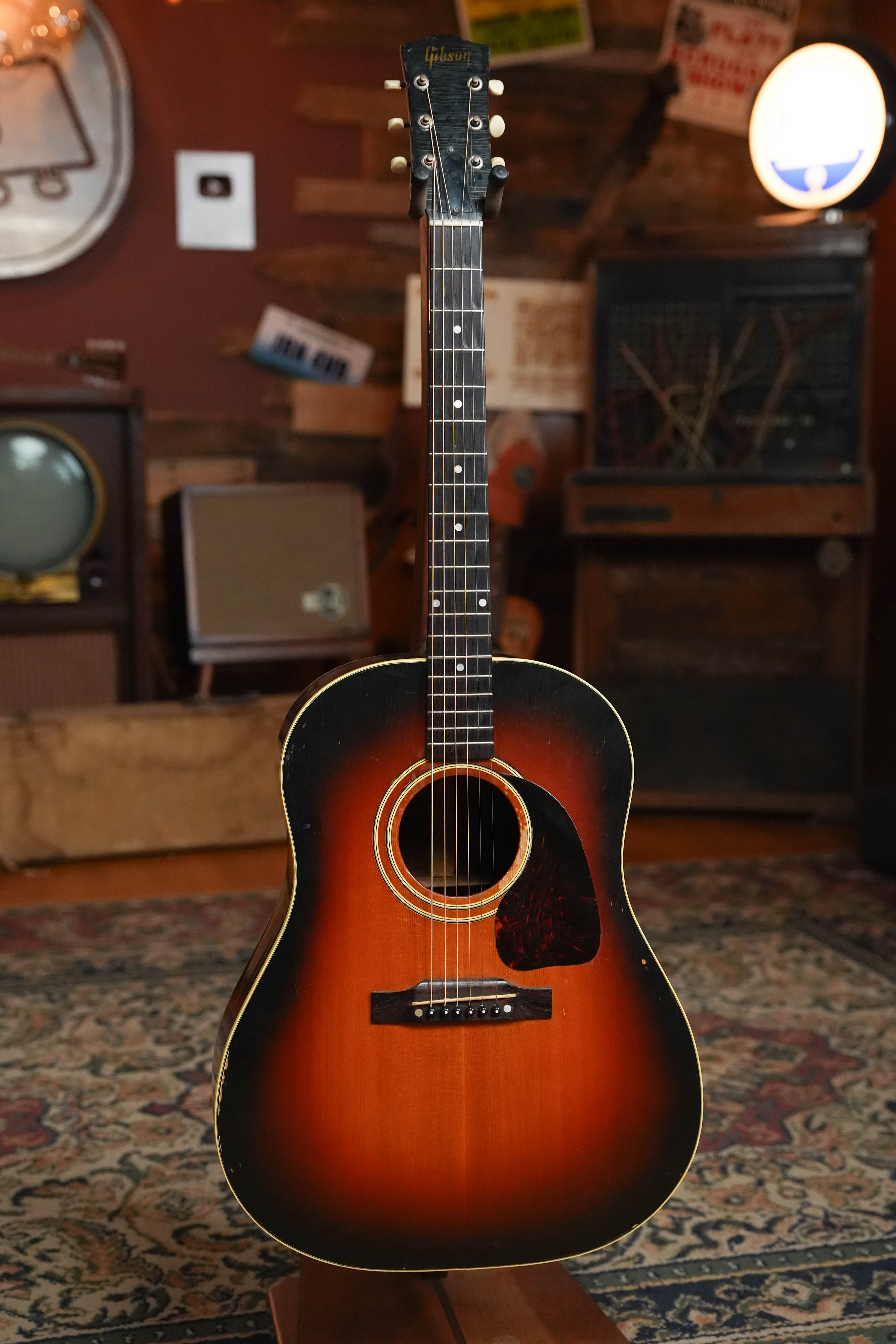 (Used) Vintage 1951 Gibson J-45 Round-Shouldered Dreadnought Guitar #1110