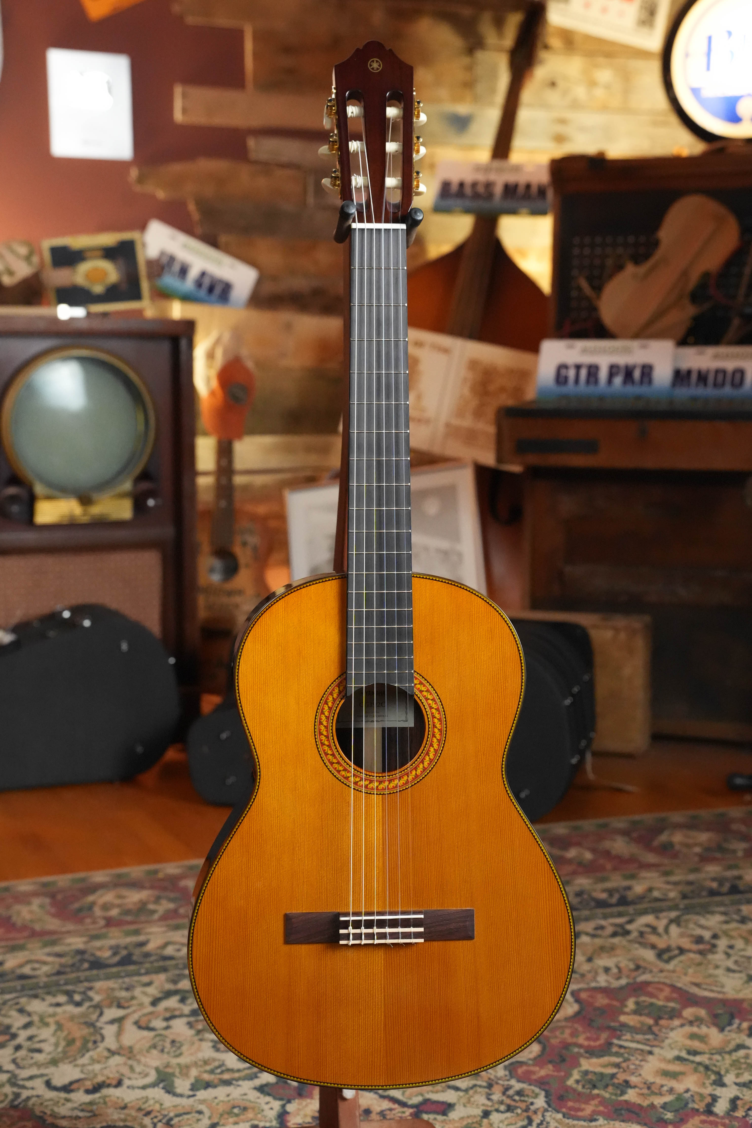 Yamaha CG192C Cedar/Rosewood Classical Acoustic Guitar #0188