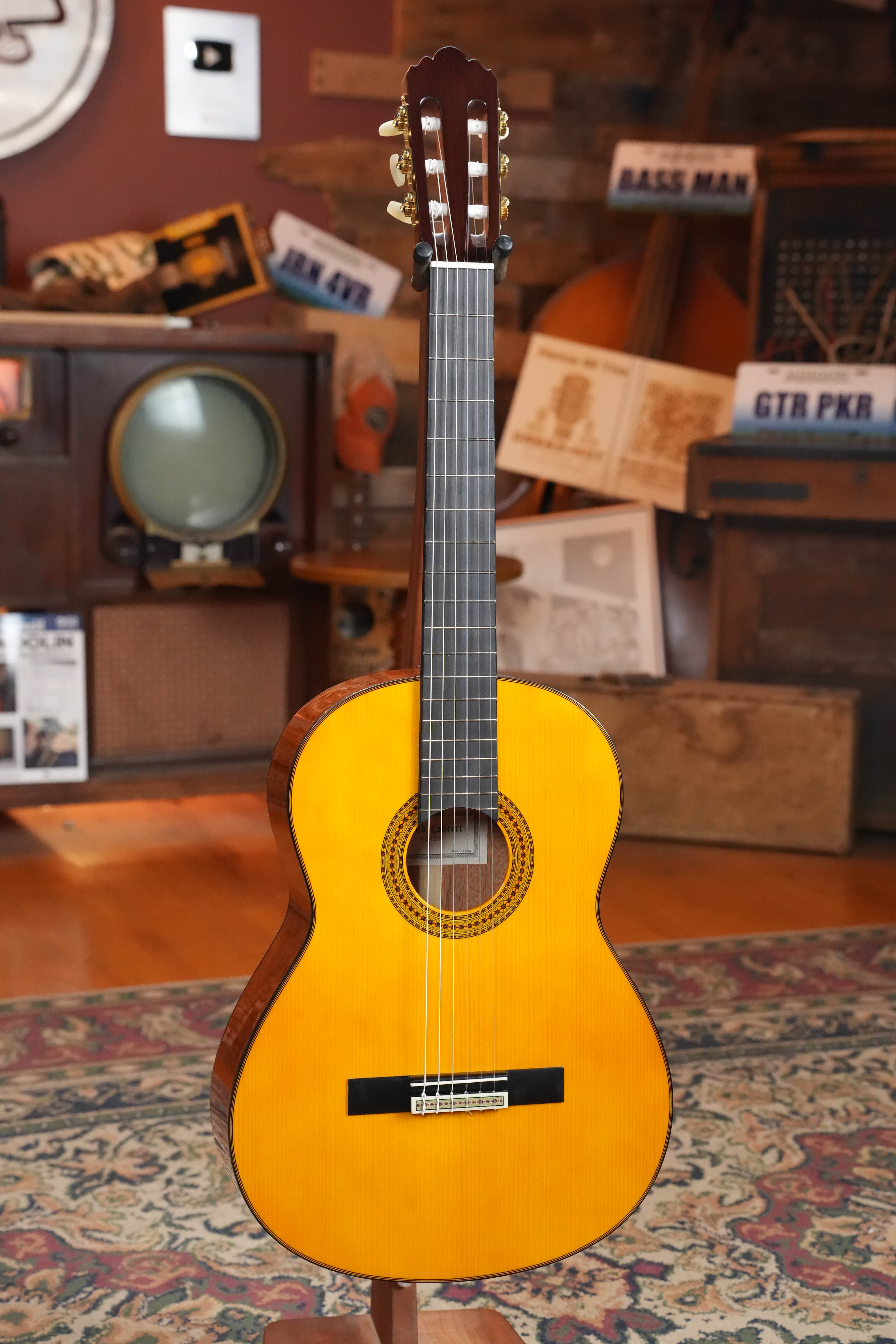 Yamaha GC12s Natural Finish Classical Acoustic Guitar #0058