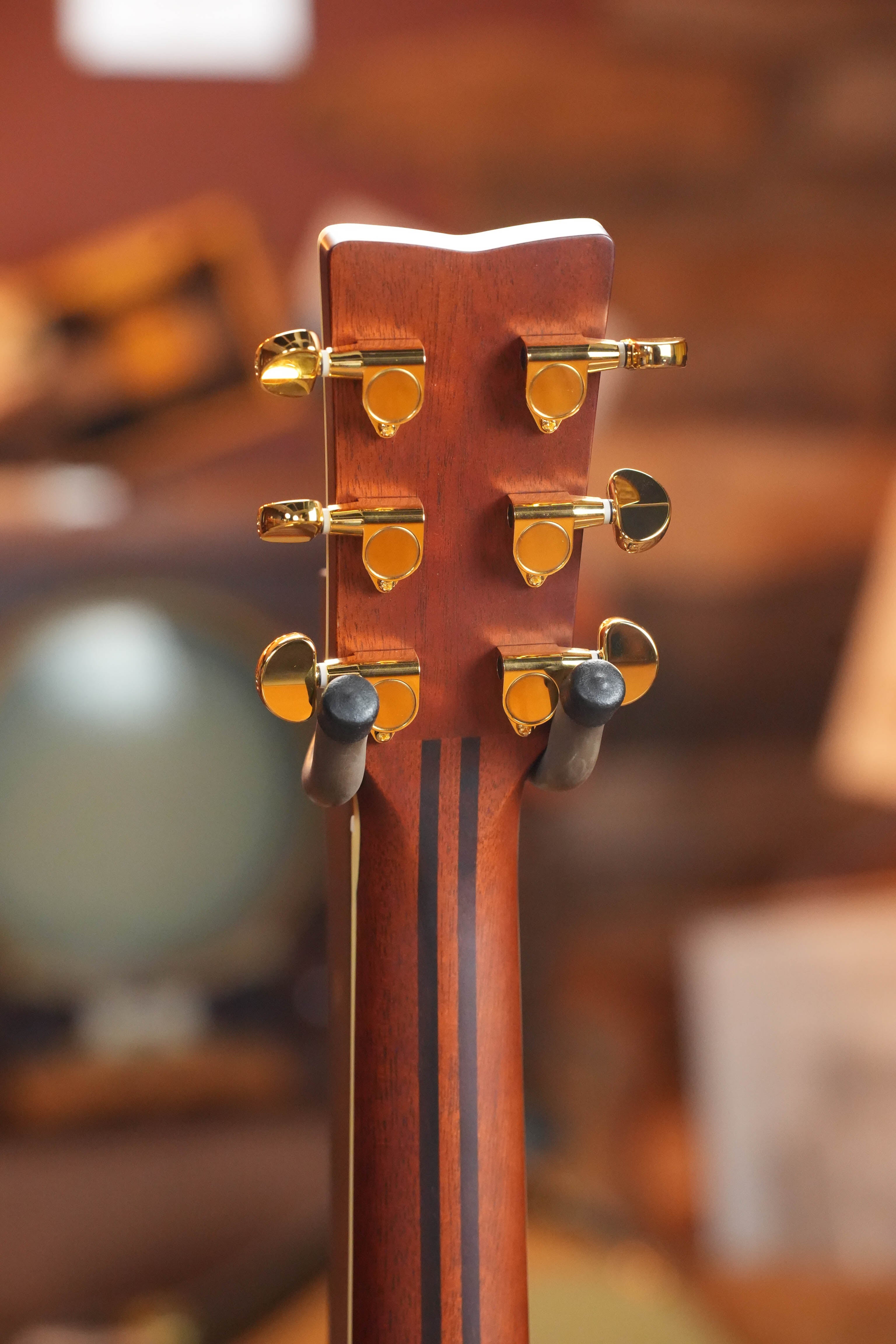 Yamaha LL16RDHC Natural Finish Jumbo Acoustic-Electric Guitar #0560