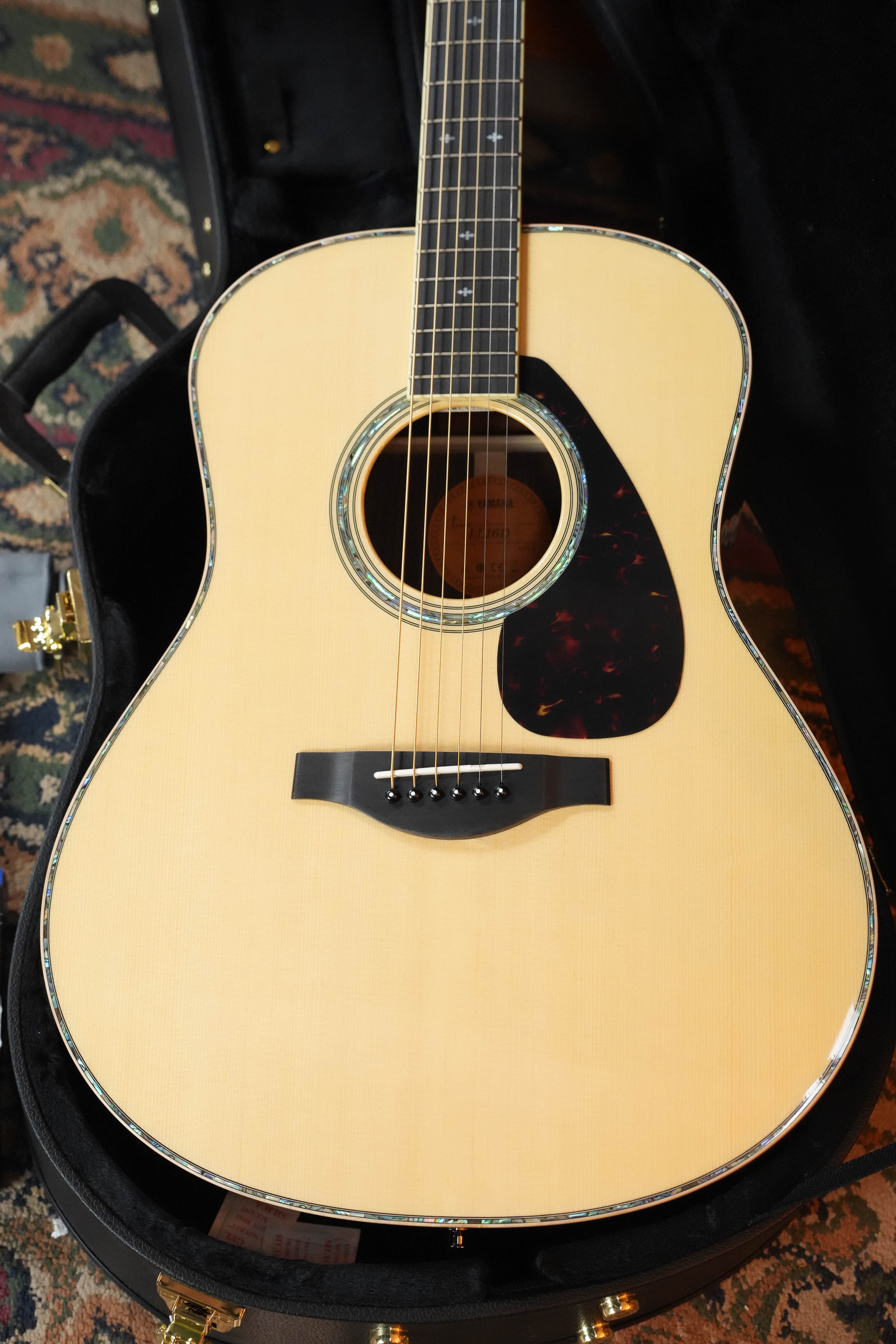 Yamaha LL16RDHC Natural Finish Jumbo Acoustic-Electric Guitar #0560
