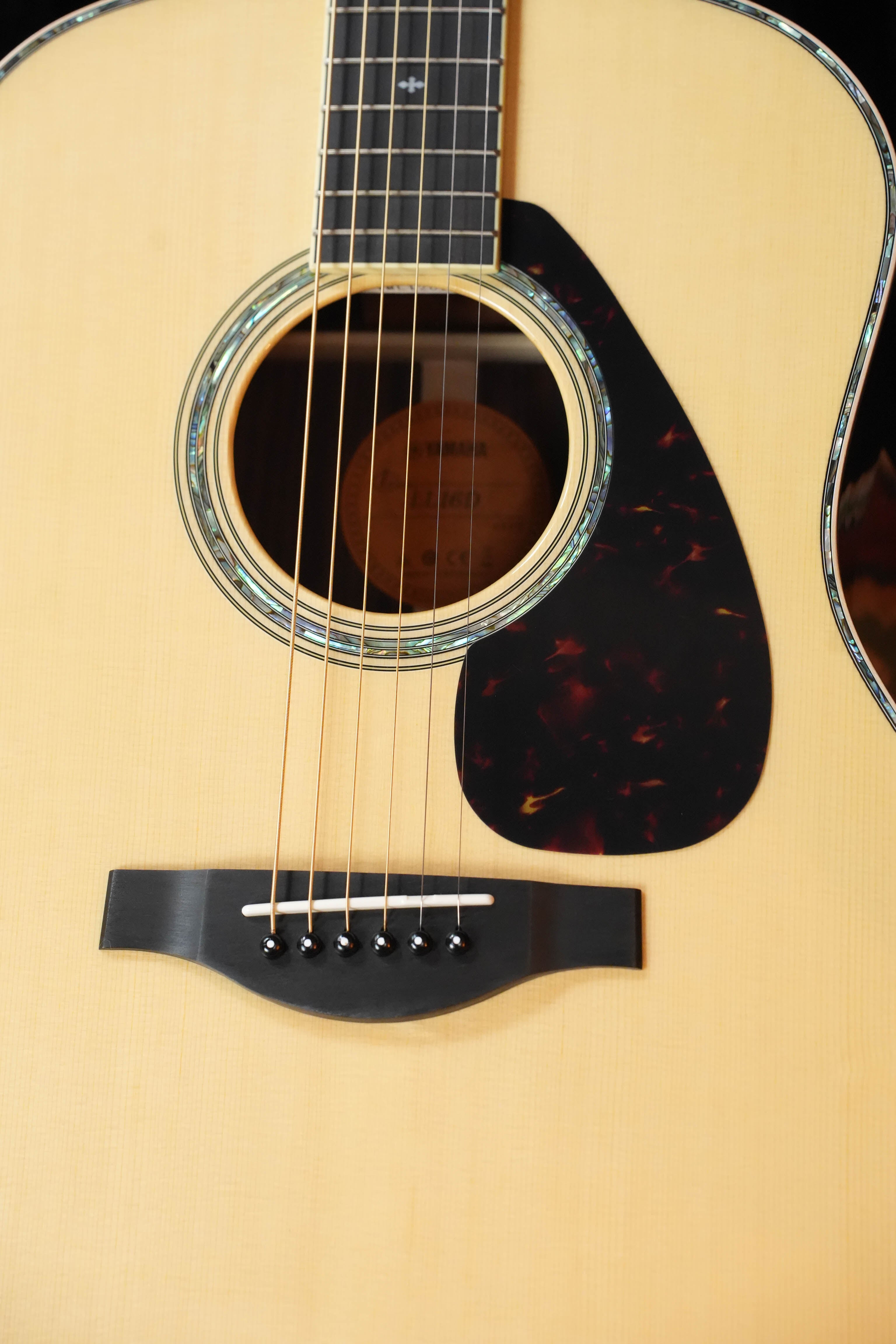 Yamaha LL16RDHC Natural Finish Jumbo Acoustic-Electric Guitar #0560