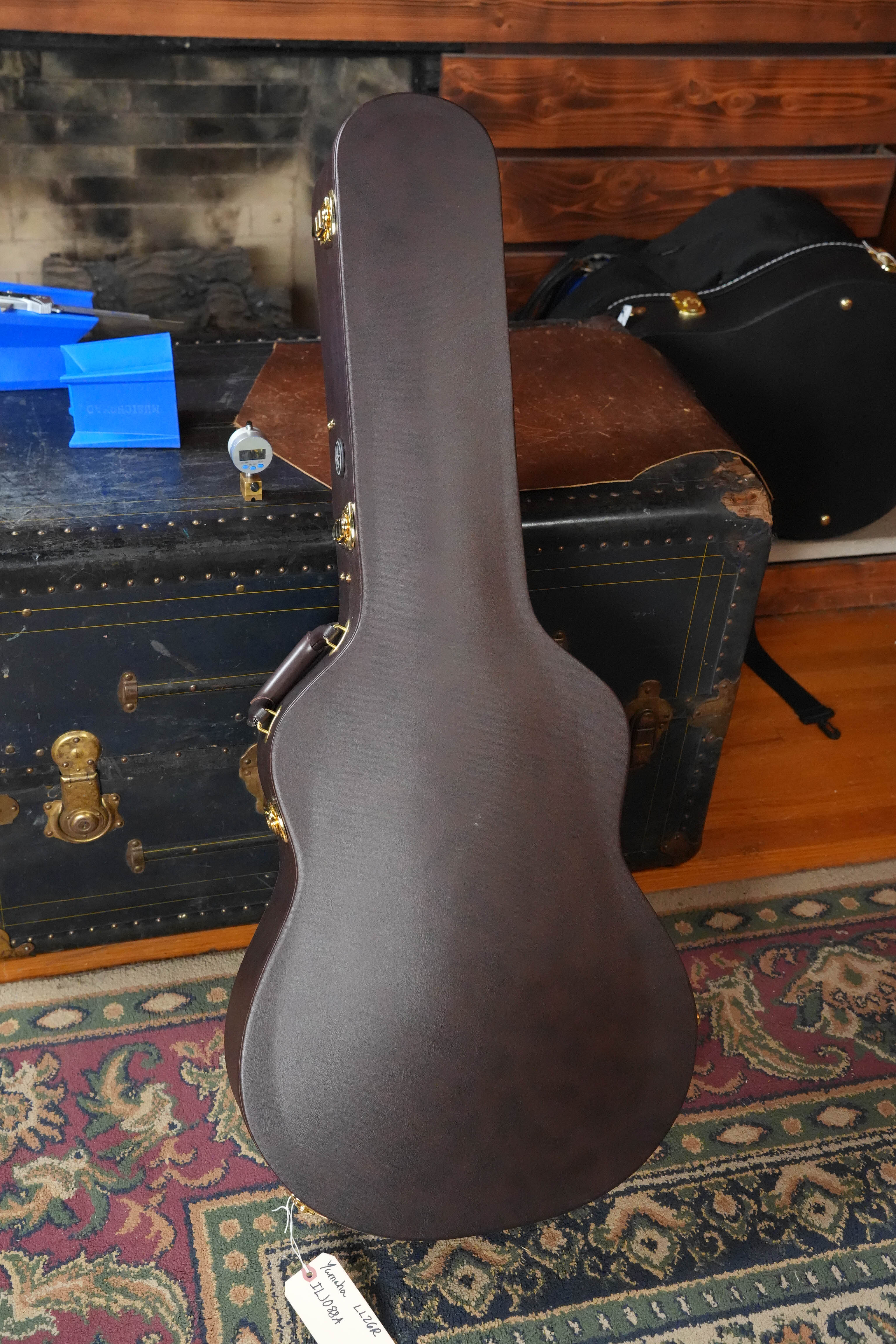 Yamaha LL26R Spruce/Rosewood Jumbo Acoustic Guitar #088A