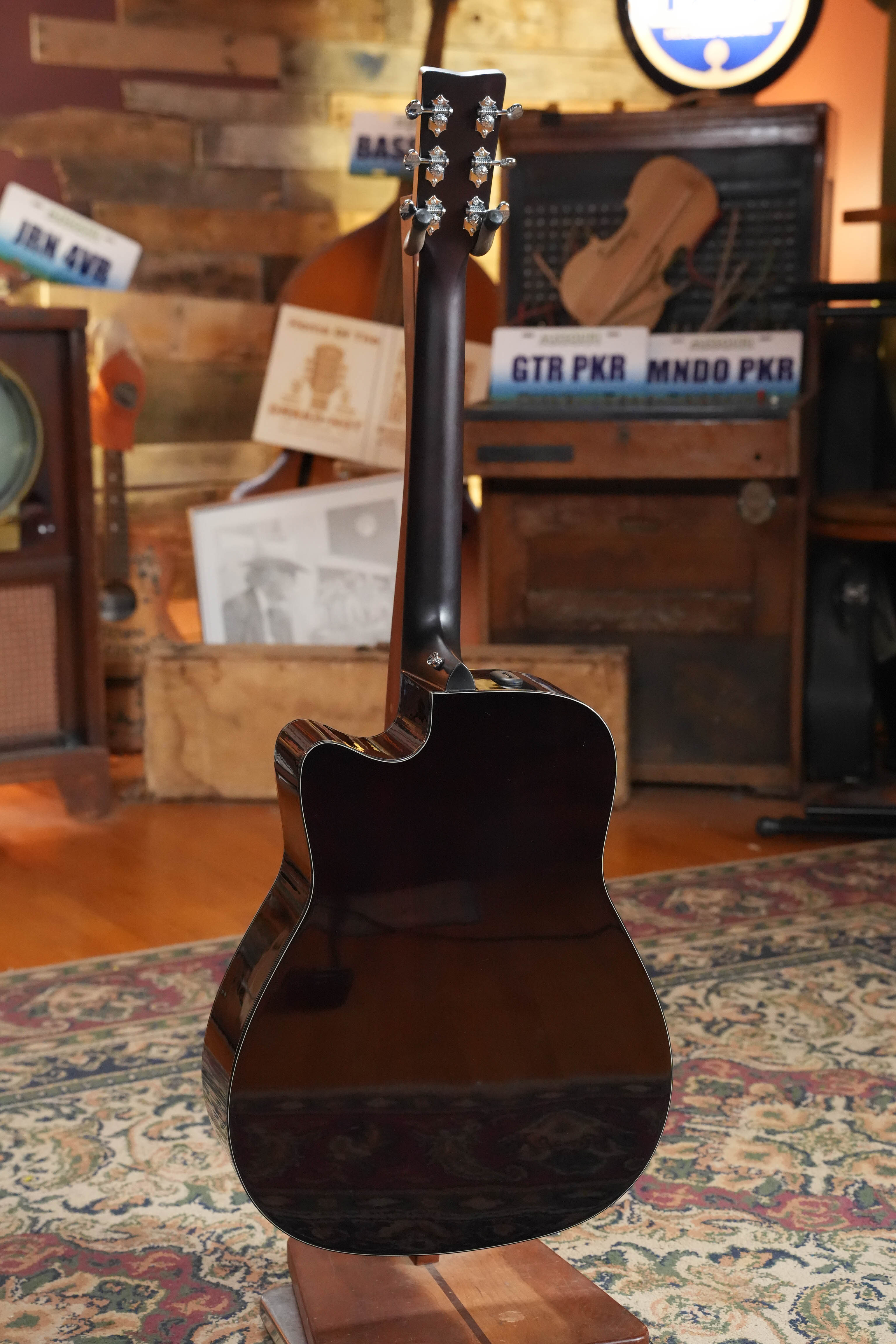 Yamaha TAG1 C Sitka/Mahogany Sandburst Dreadnought Transacoustic Guitar w/Cutaway #0610