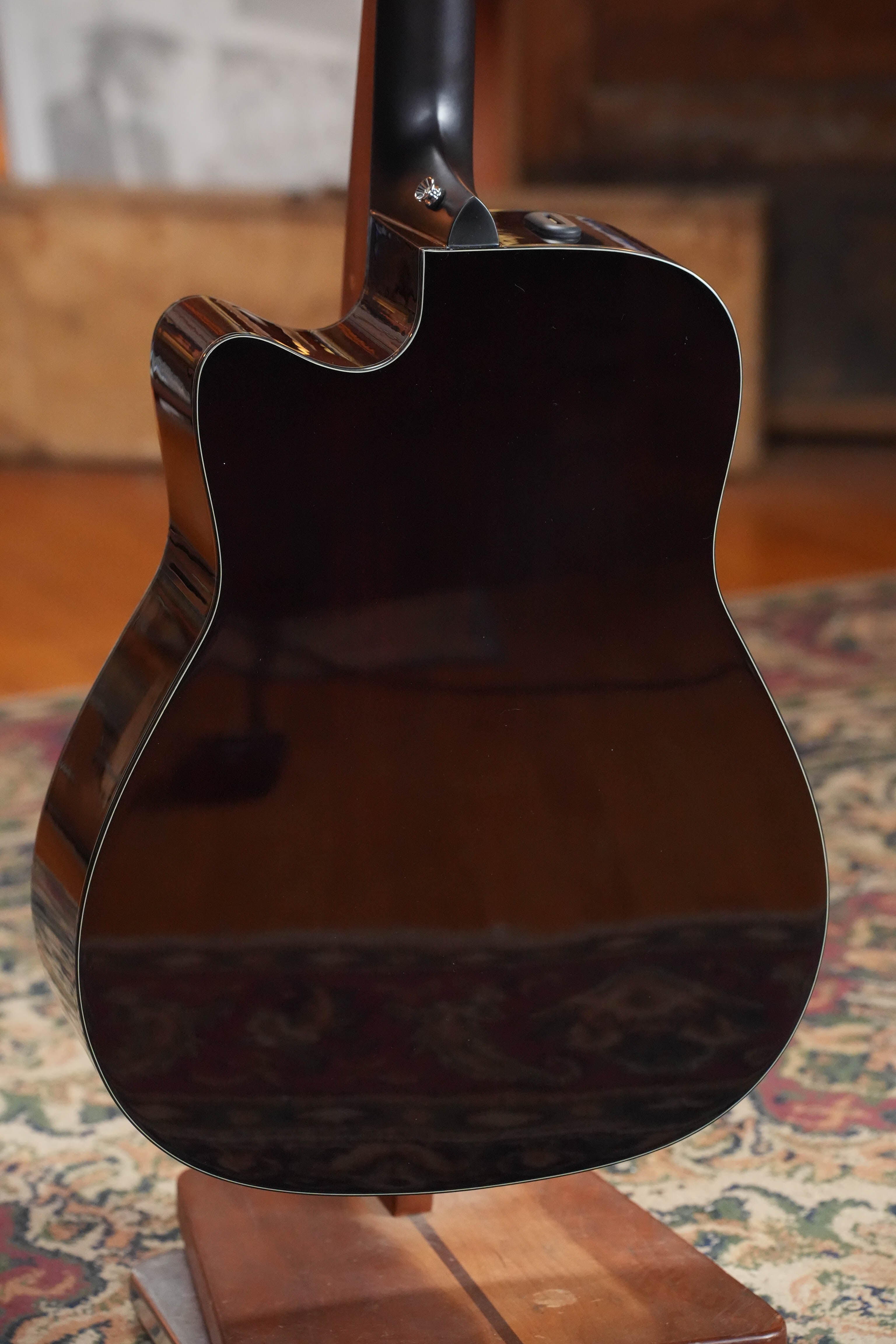Yamaha TAG1 C Sitka/Mahogany Sandburst Dreadnought Transacoustic Guitar w/Cutaway #0610