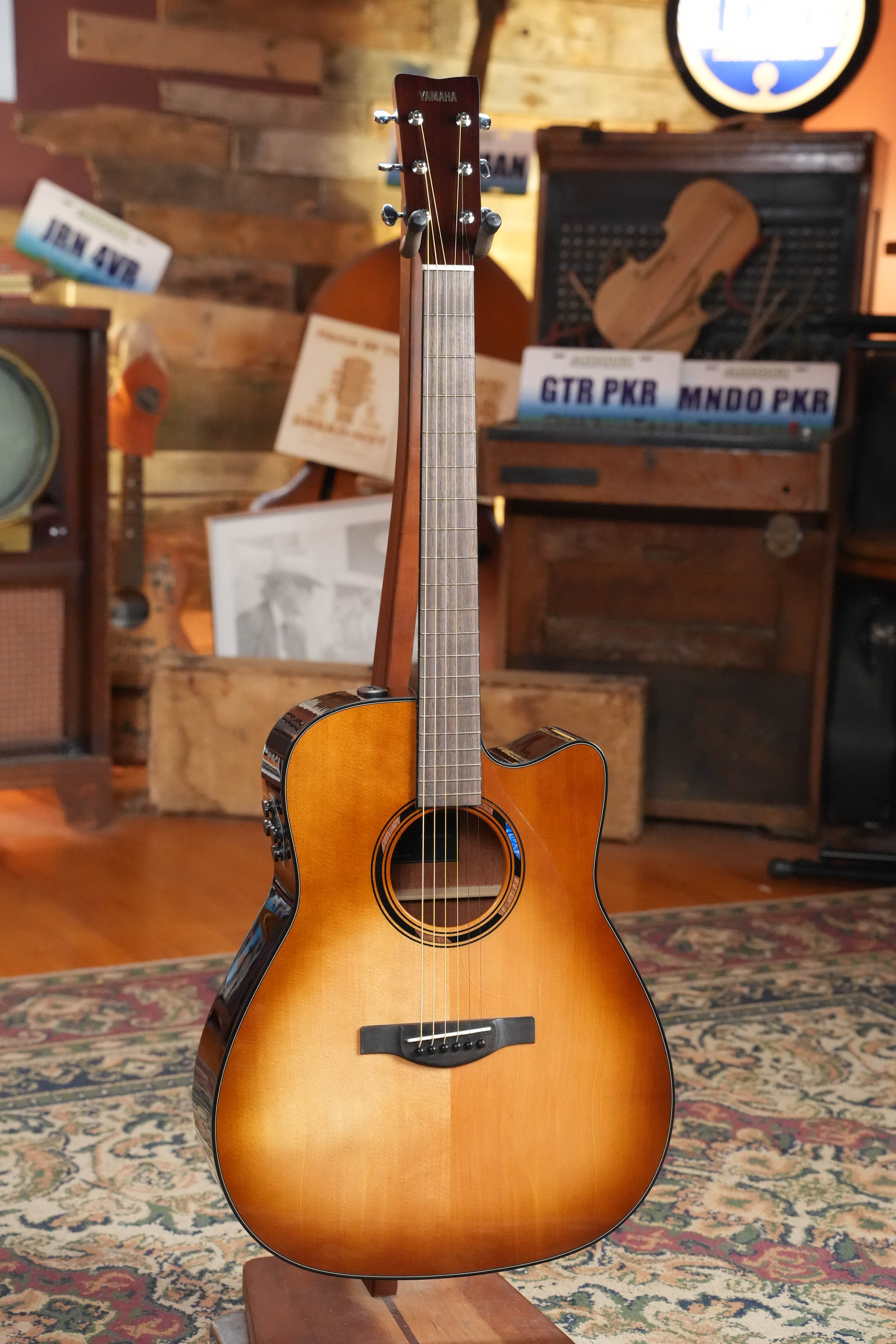 Yamaha TAG1 C Sitka/Mahogany Sandburst Dreadnought Transacoustic Guitar w/Cutaway #0610