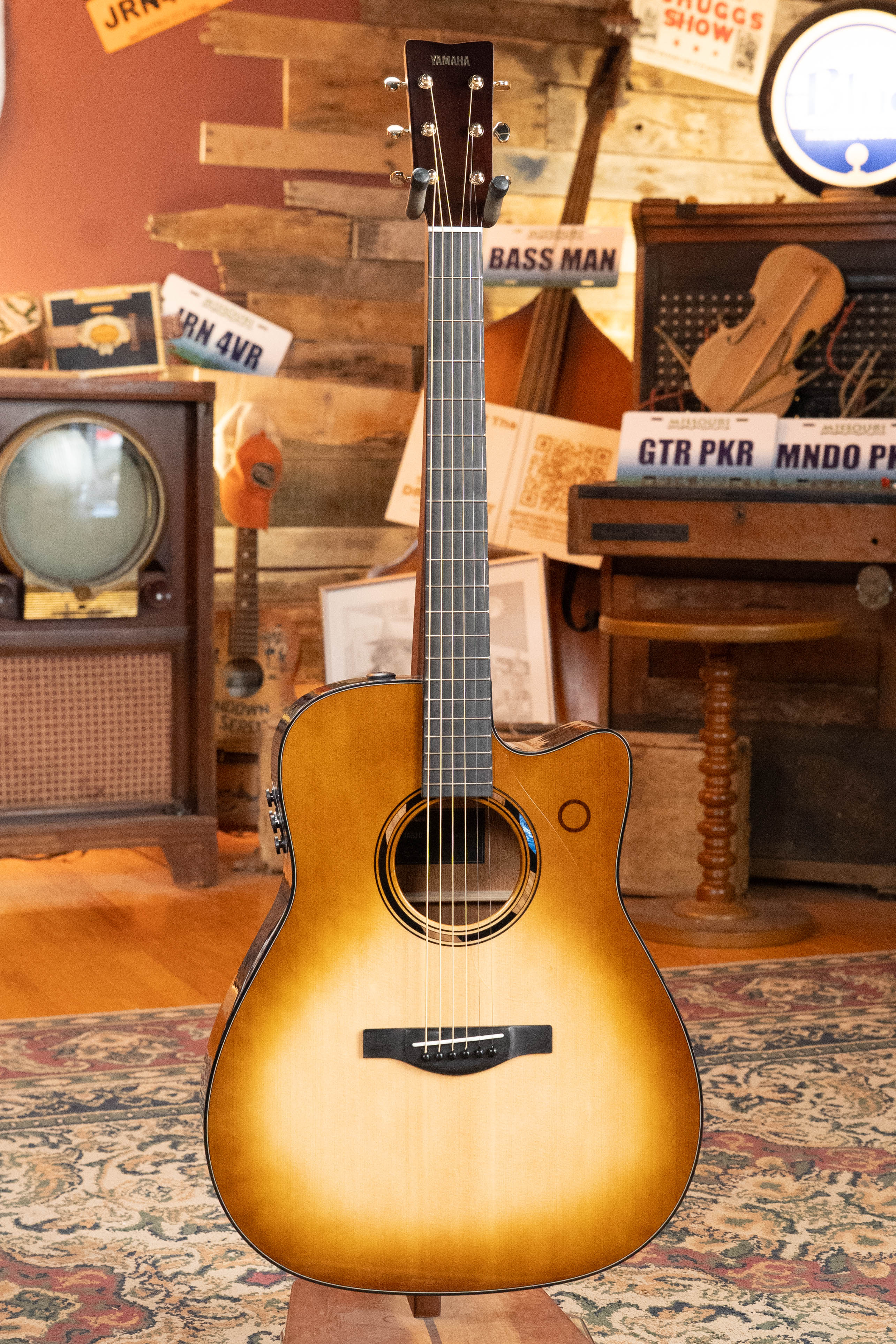 Yamaha TAG3C-SDB Sitka/Mahogany Sandburst Dreadnought Guitar w/the NEWEST TransAcoustic System #0592
