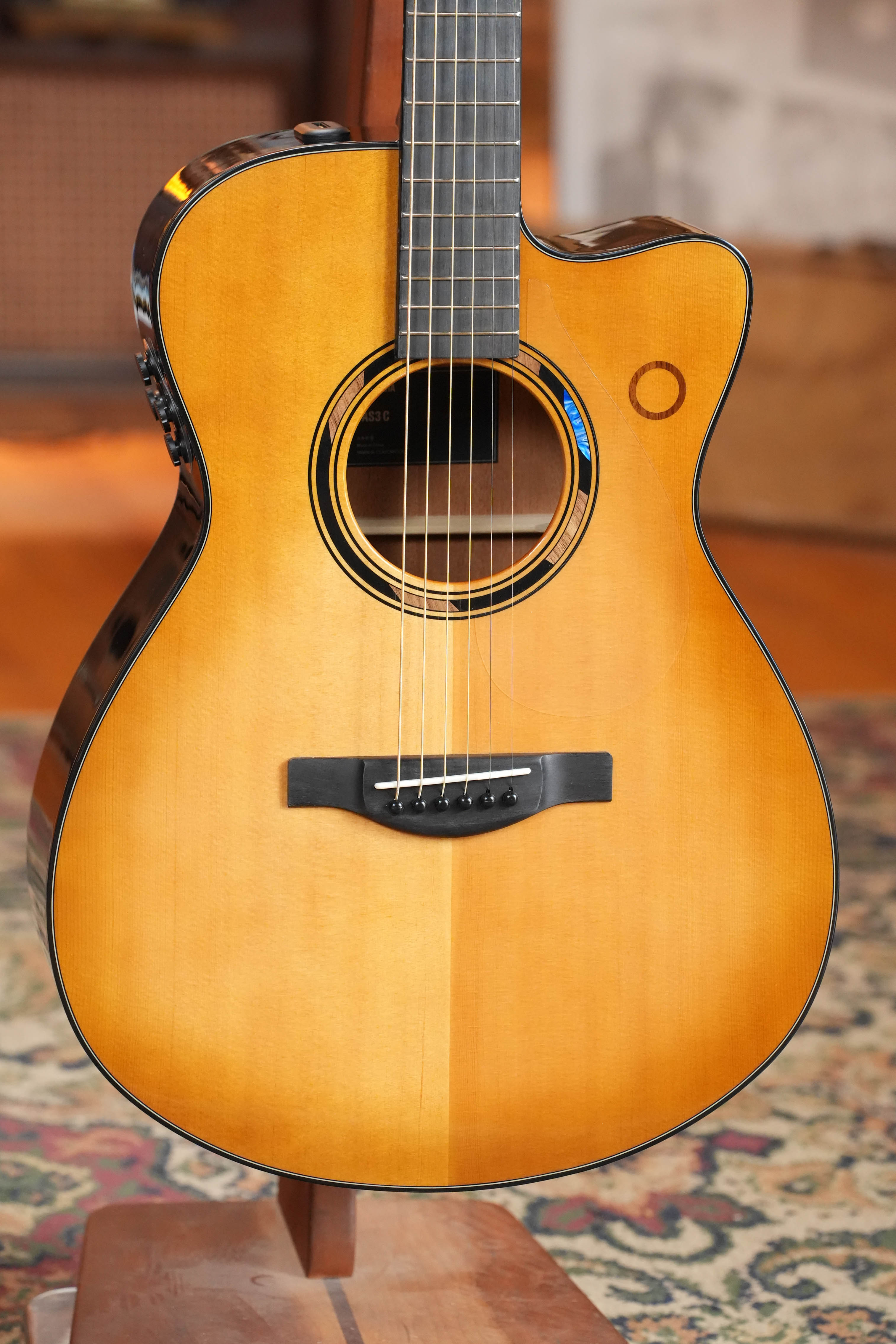 Yamaha TAS3C-SBD Sitka/Mahogany Sandburst Concert Guitar w/the NEWEST TransAcoustic System #0251