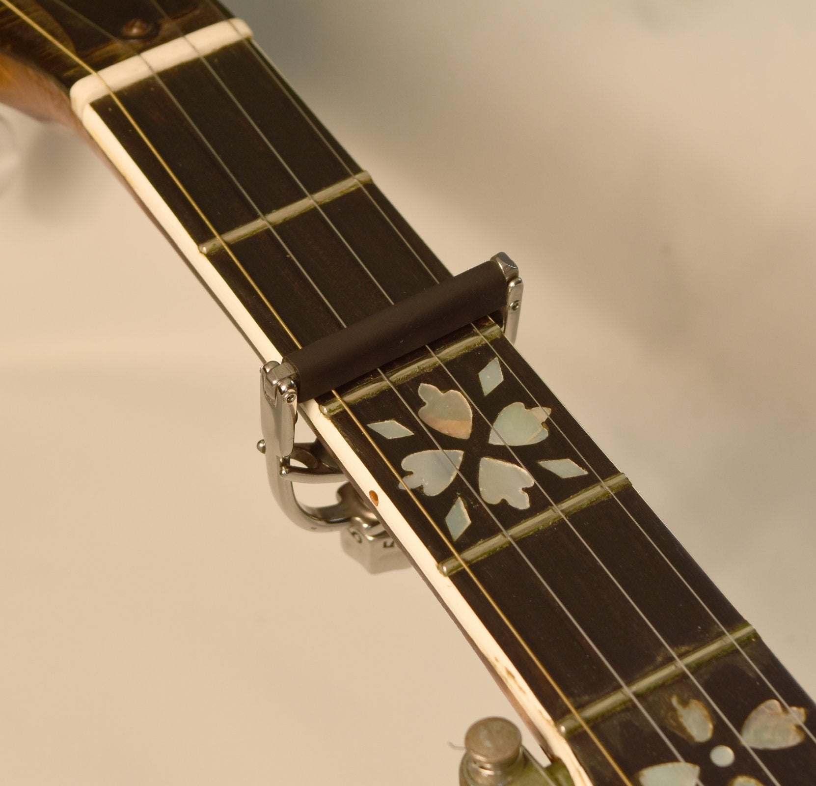 Shubb FineTune Banjo Capo Flat Fretboard (F5)
