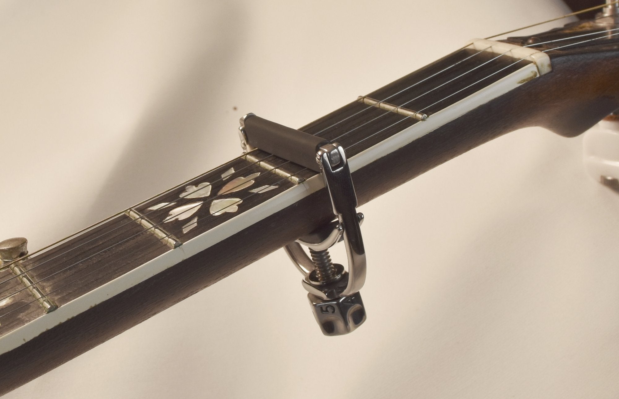 Shubb FineTune Banjo Capo Flat Fretboard (F5)