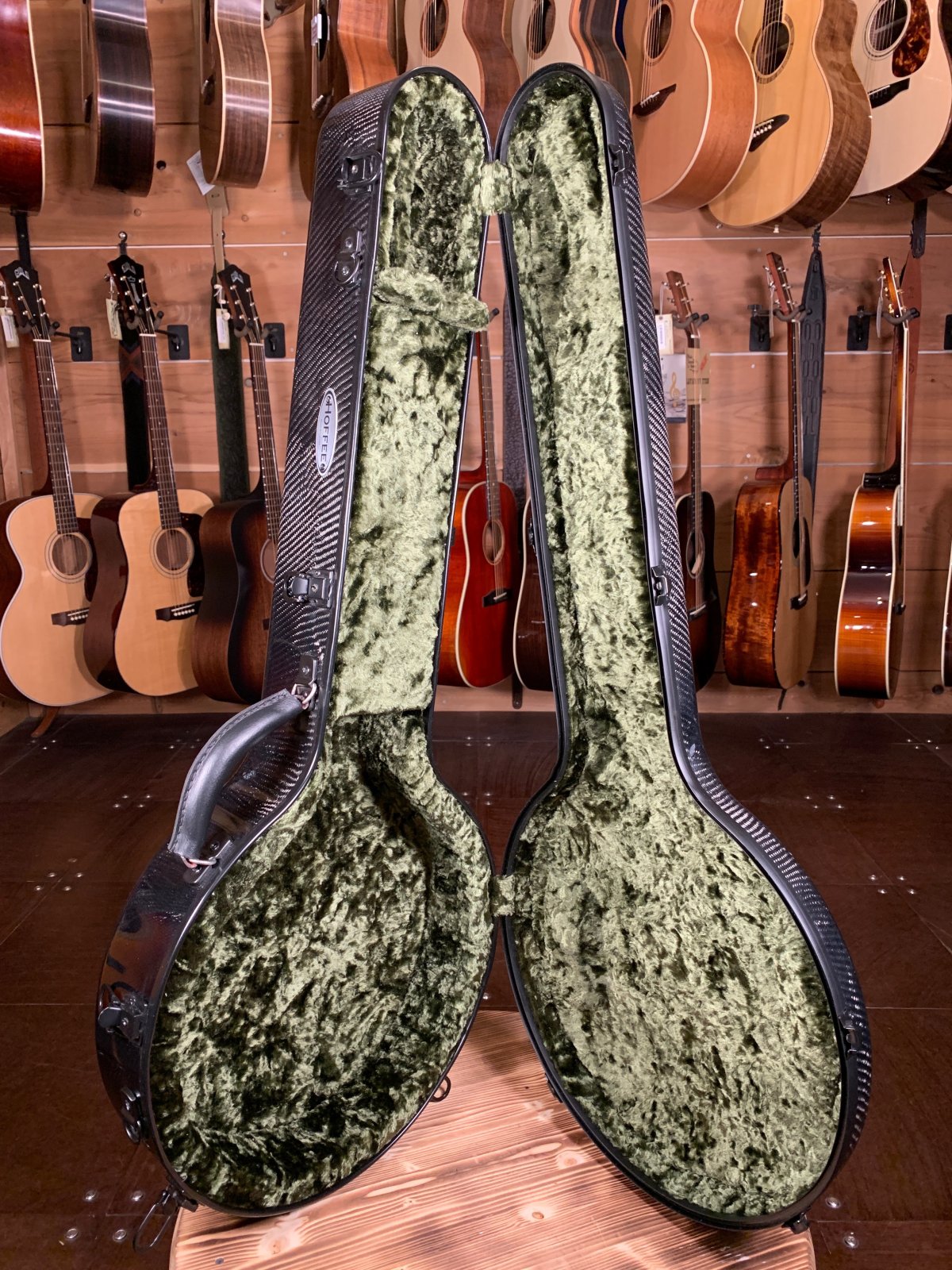 Hoffee Deluxe Carbon Fiber Banjo Case with Thinsulate Black Carbon w/ Green Interior