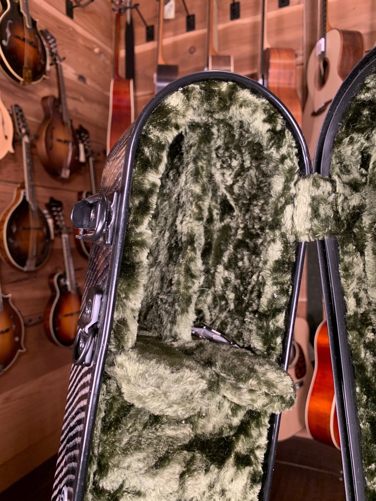 Hoffee Deluxe Carbon Fiber Banjo Case with Thinsulate Black Carbon w/ Green Interior