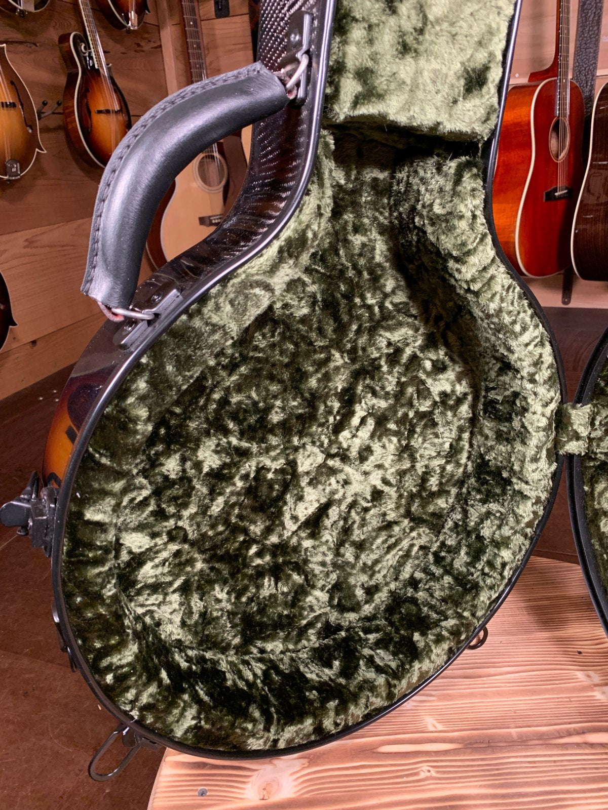 Hoffee Deluxe Carbon Fiber Banjo Case with Thinsulate Black Carbon w/ Green Interior