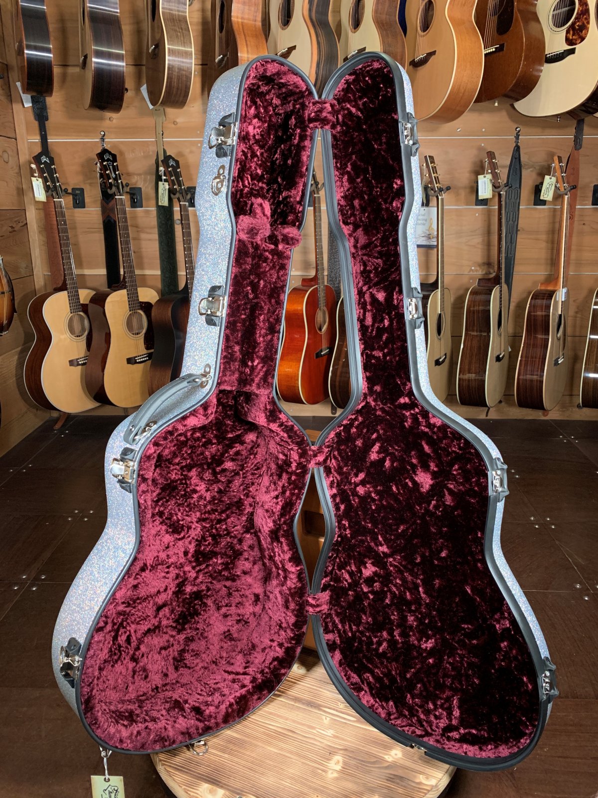 Calton Diamond Glitter Grey Exterior/Burgundy Interior Dreadnought Guitar Case #19-601560