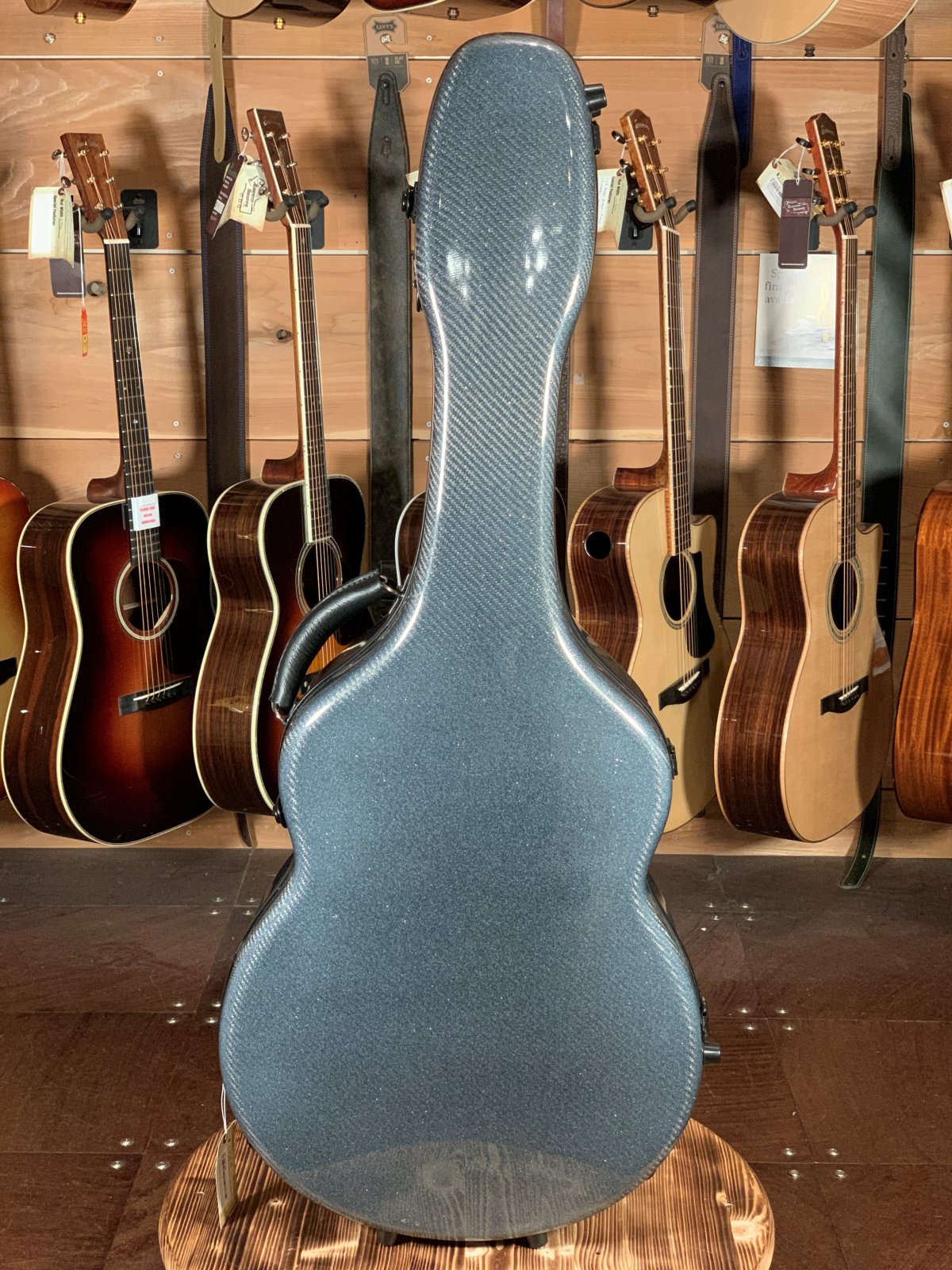 Hoffee Deluxe Acoustic Carbon Fiber Guitar Case (Dreadnought) with Thinsulate Grey / Blue Interior
