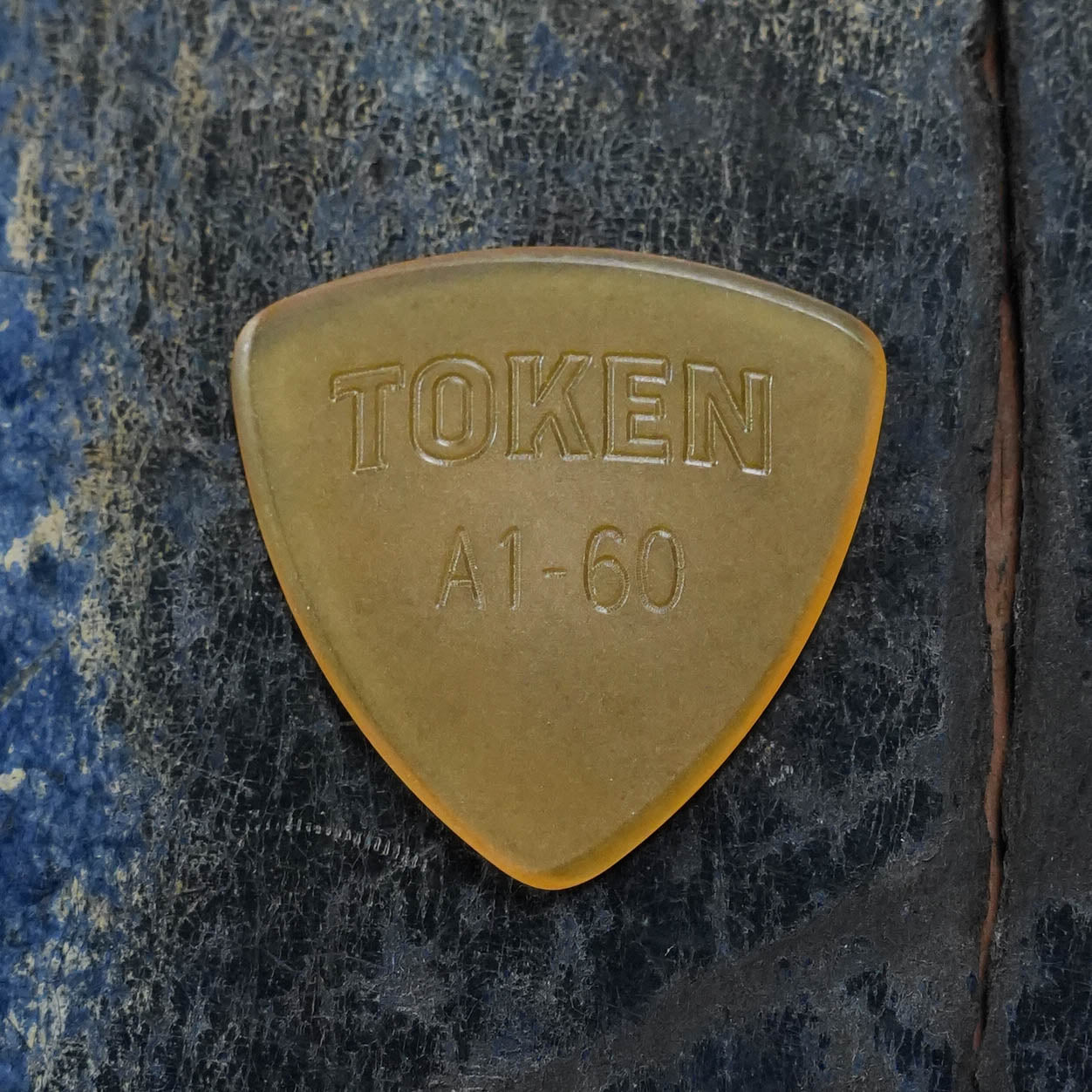 Token A1-60 AMBER Flatpick - Large Triangle 1.52mm