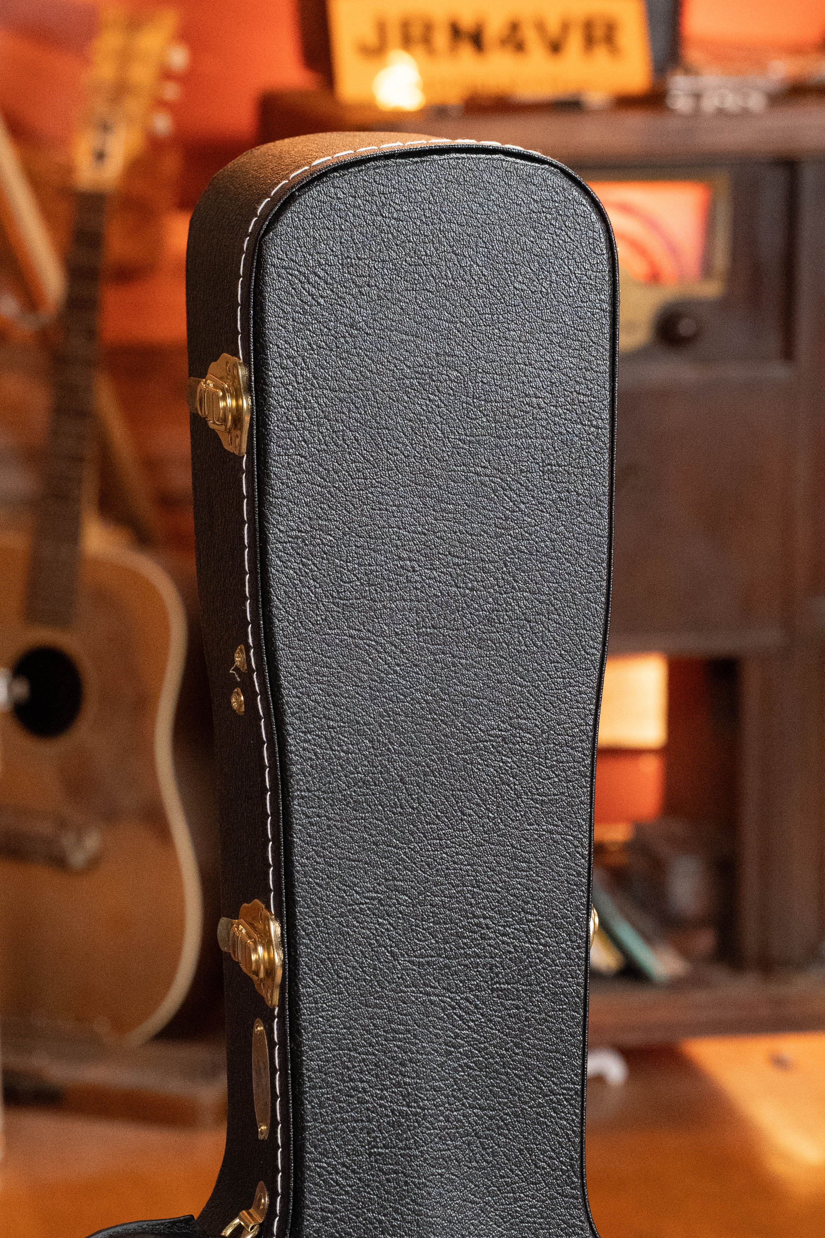TKL AVS-605 American Vintage Series Hardshell Guitar Case - OM / OOO