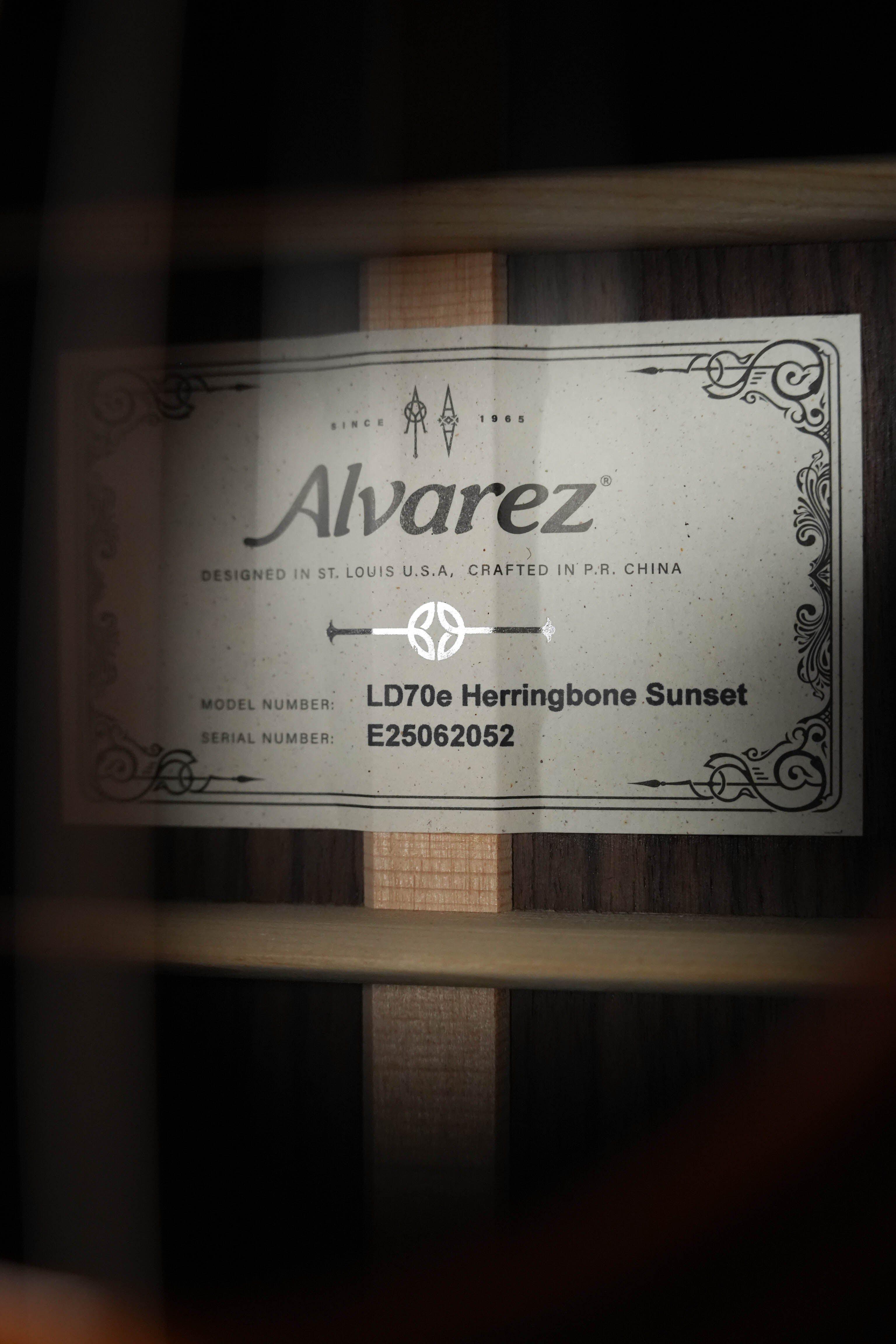 Alvarez LD70e Sitka/Rosewood Herringbone Sunset Dreadnought Guitar w/LR Baggs Electronics #2052