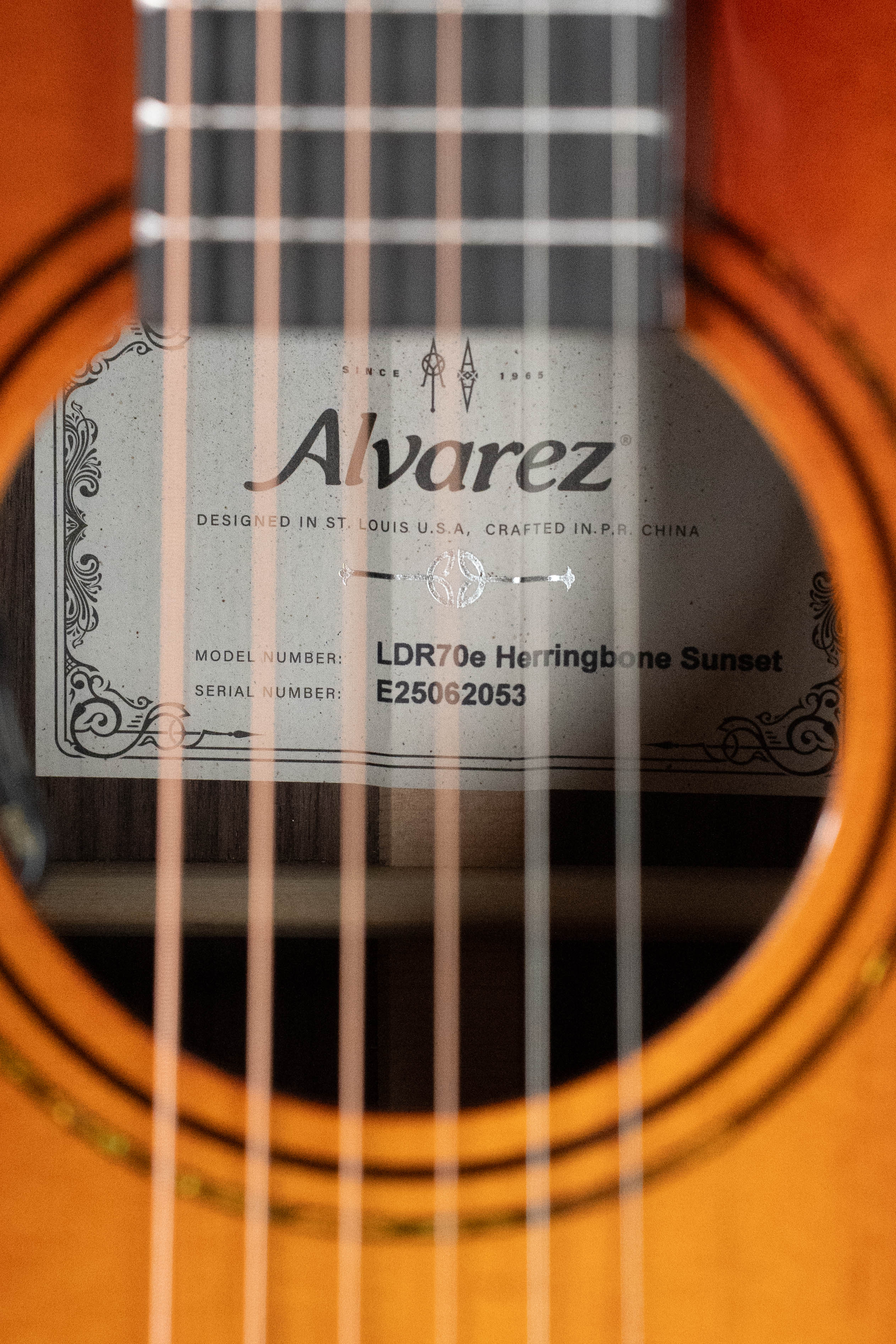 Alvarez Laureate Series LDR70e Sitka/Rosewood Herringbone Sunset Slope Shoulder Dreadnought Guitar w/LR Baggs Hifi Pickup #2053