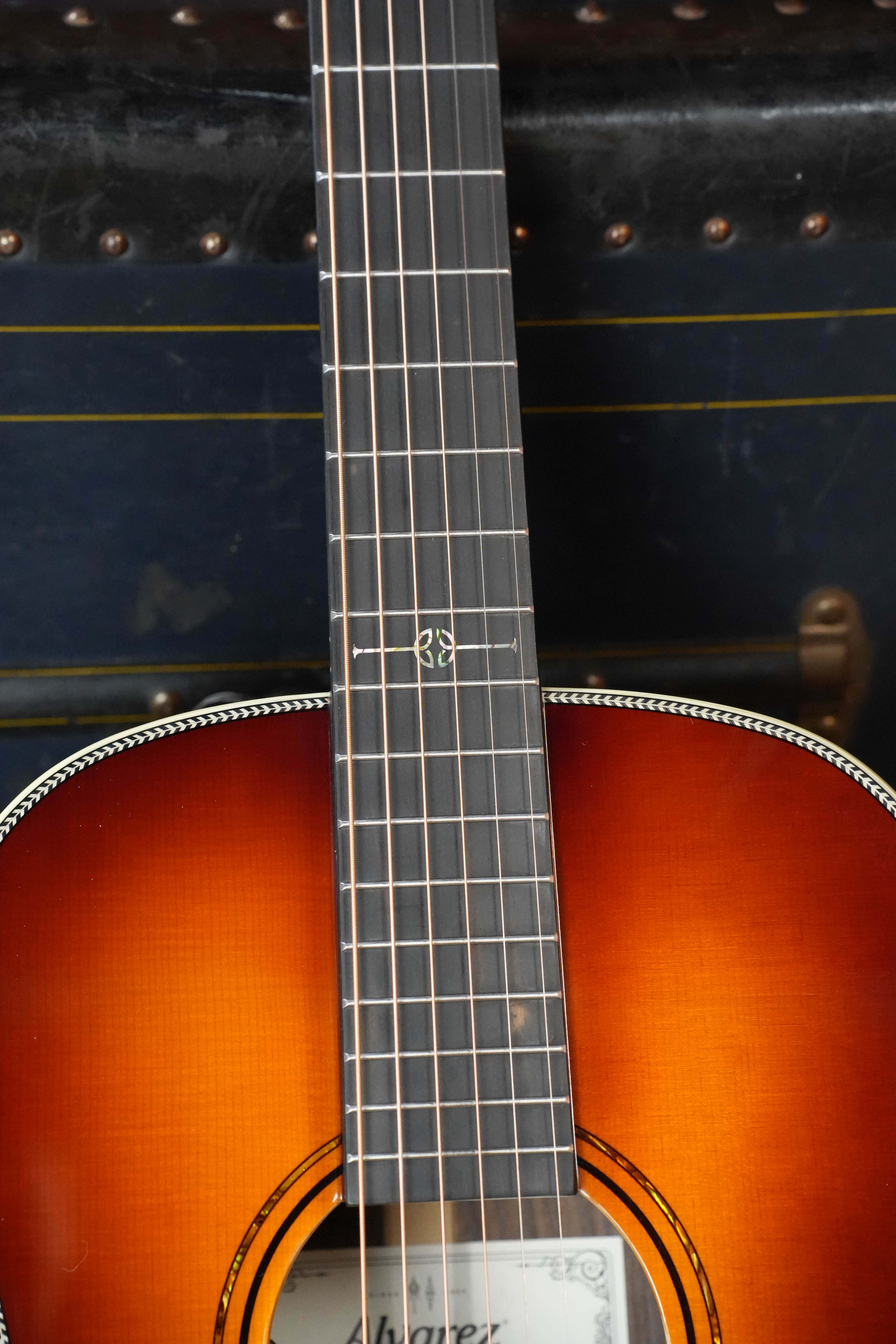 Alvarez Laureate Series LT70e Sitka/Rosewood Herringbone Sunset OOO Guitar w/LR Baggs Electronics #1327