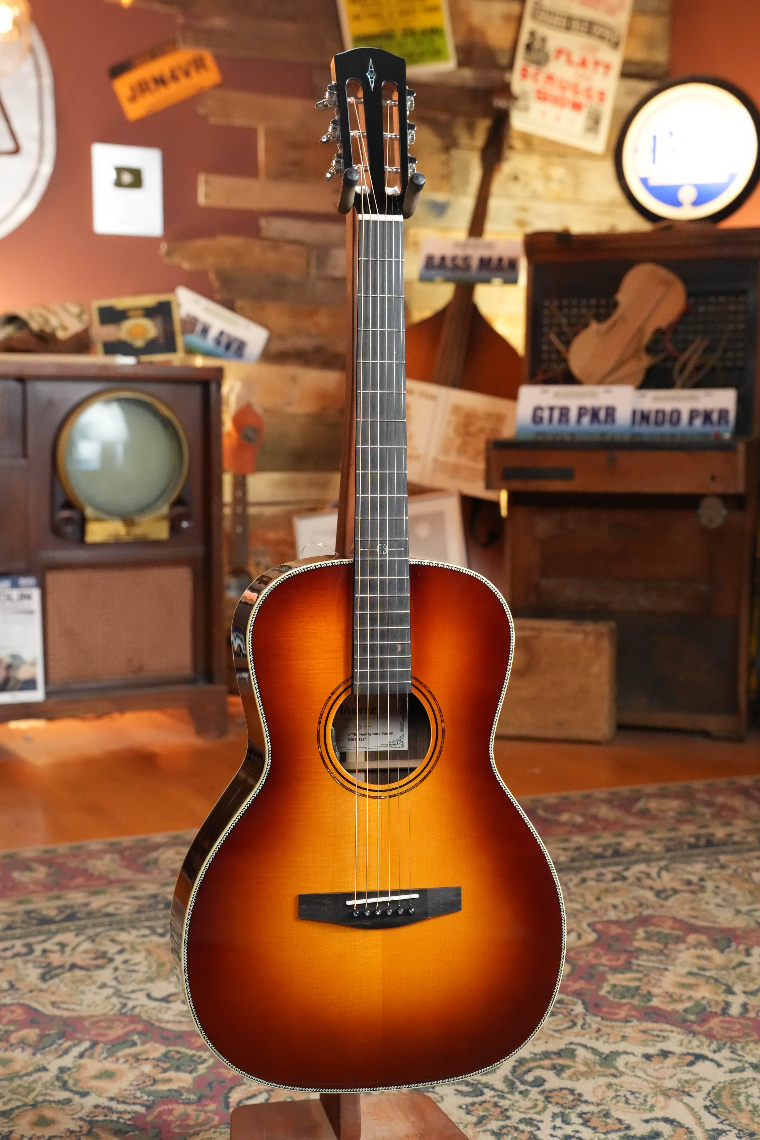 Alvarez Laureate Series LT70e Sitka/Rosewood Herringbone Sunset OOO Guitar w/LR Baggs Electronics #1327