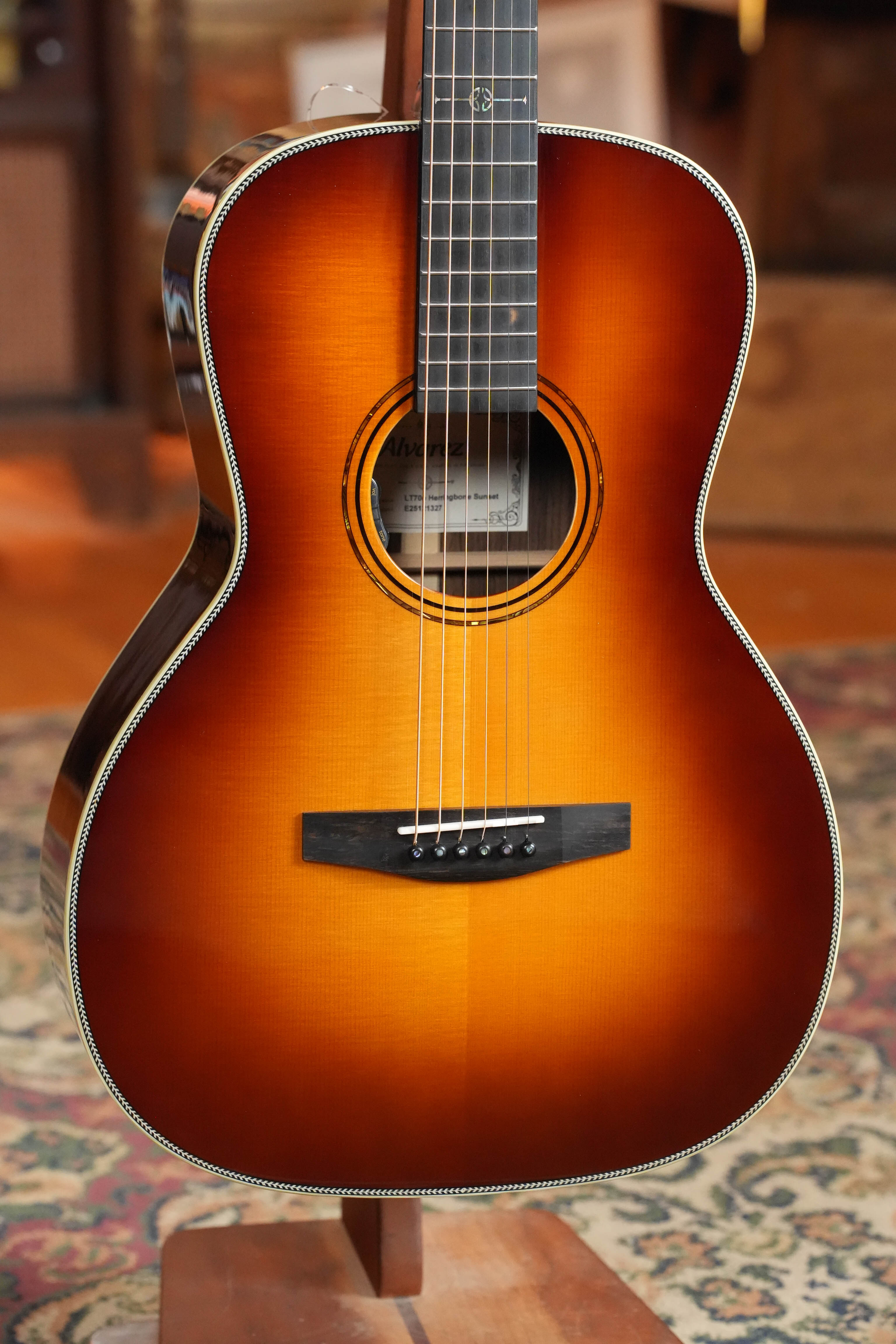 Alvarez Laureate Series LT70e Sitka/Rosewood Herringbone Sunset OOO Guitar w/LR Baggs Electronics #1327