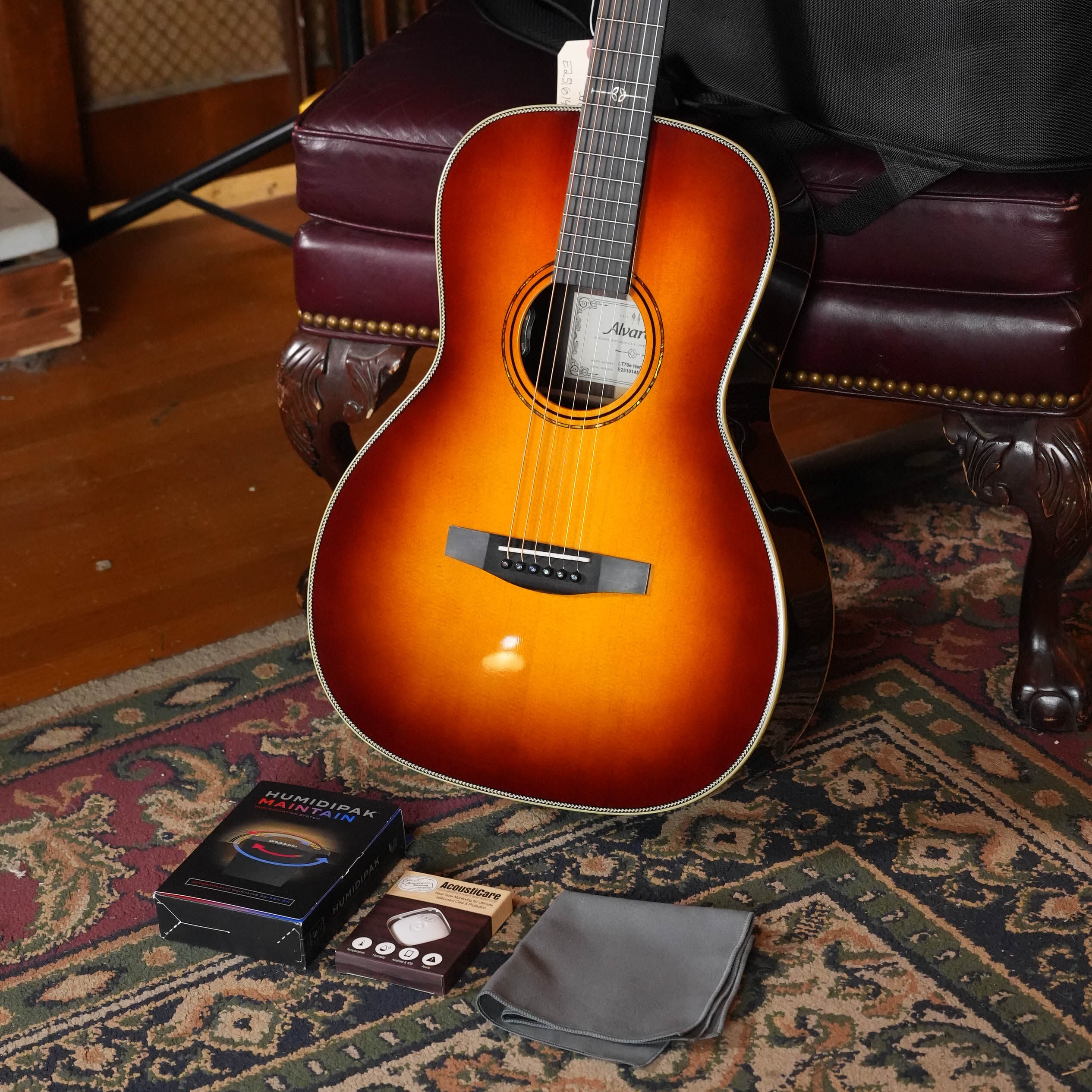 Alvarez Laureate Series LT70e Sitka/Rosewood Herringbone Sunset OOO Guitar w/LR Baggs Electronics #1455