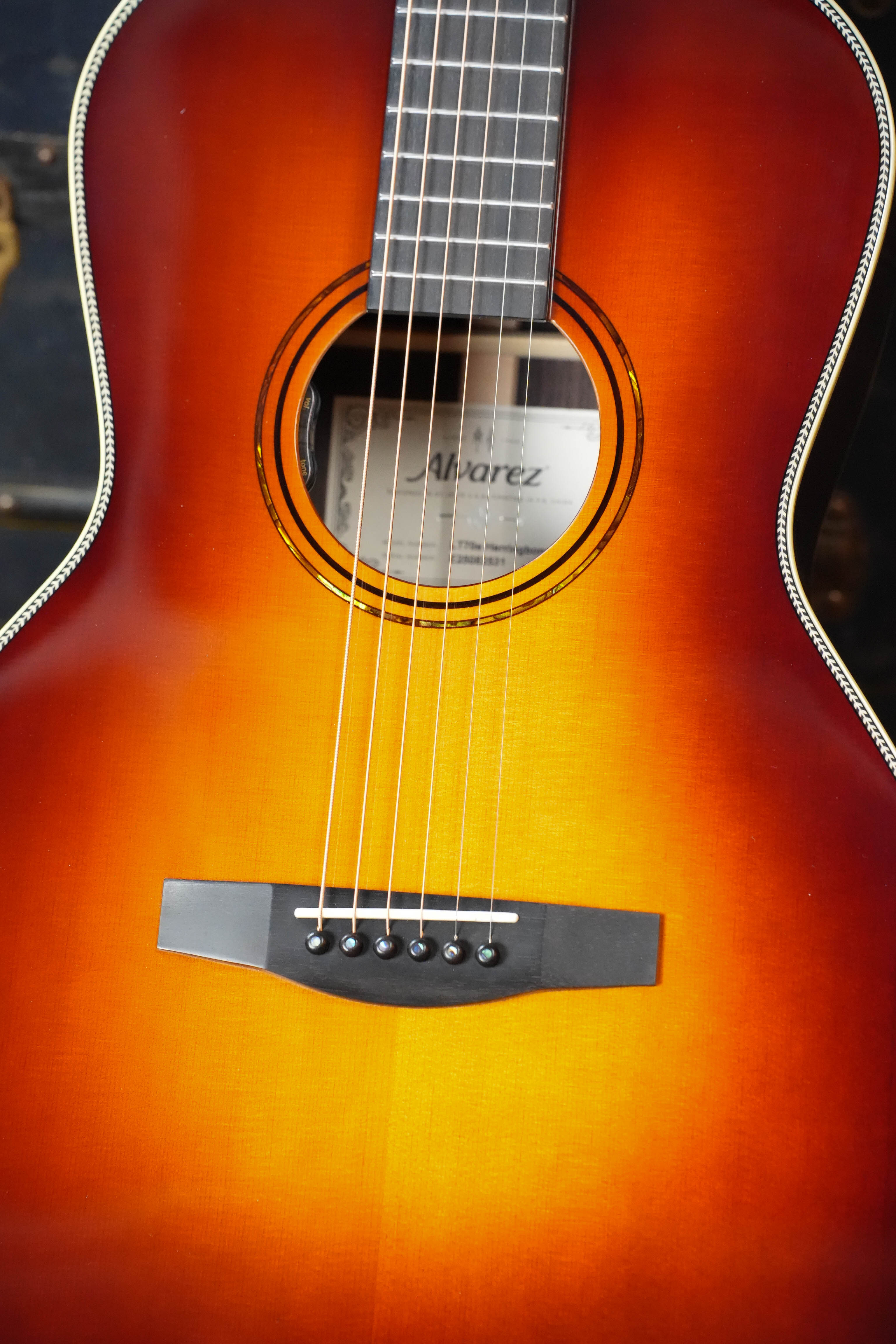 Alvarez Laureate Series LT70e Sitka/Rosewood Herringbone Sunset OOO Guitar w/LR Baggs Electronics  #2531