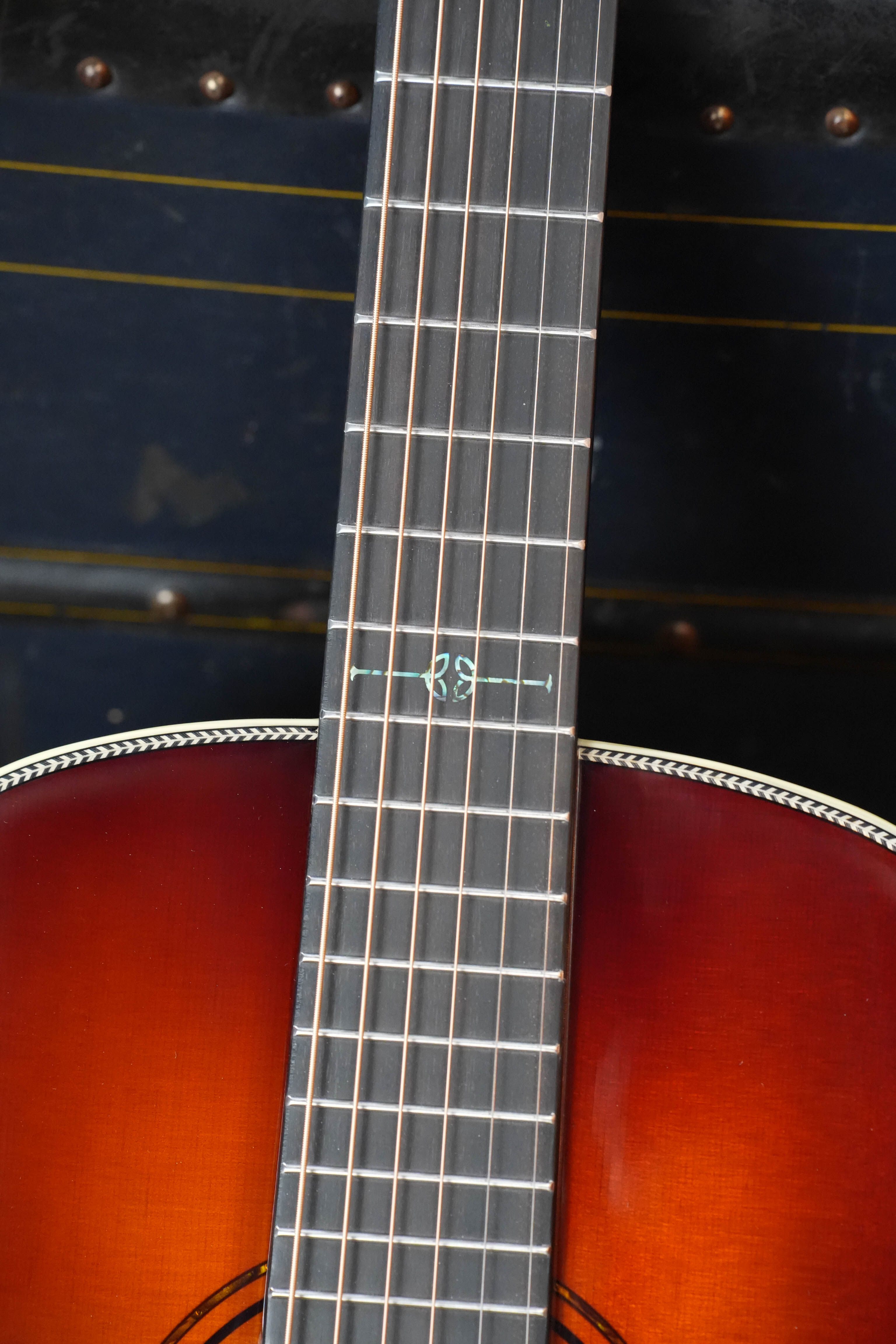 Alvarez Laureate Series LT70e Sitka/Rosewood Herringbone Sunset OOO Guitar w/LR Baggs Electronics  #2531