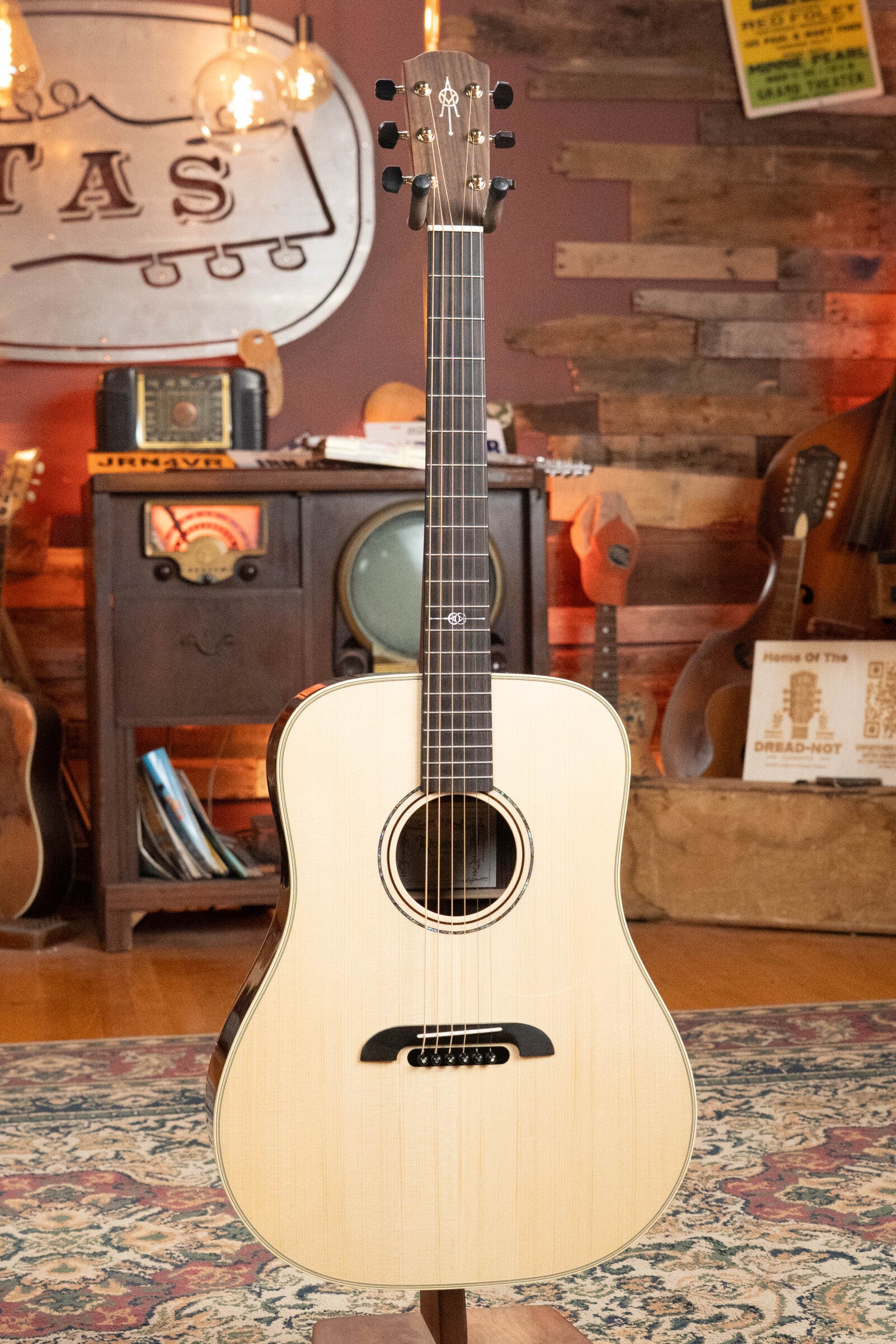 Alvarez Yairi Masterworks DYM72 Adriondack Spruce/East Indian Rosewood #7229