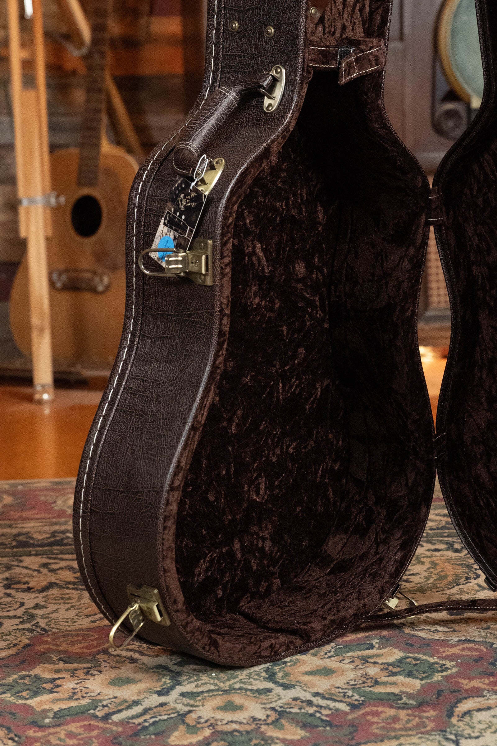 Bedell Dark Brown Hardshell Dreadnought Guitar Case