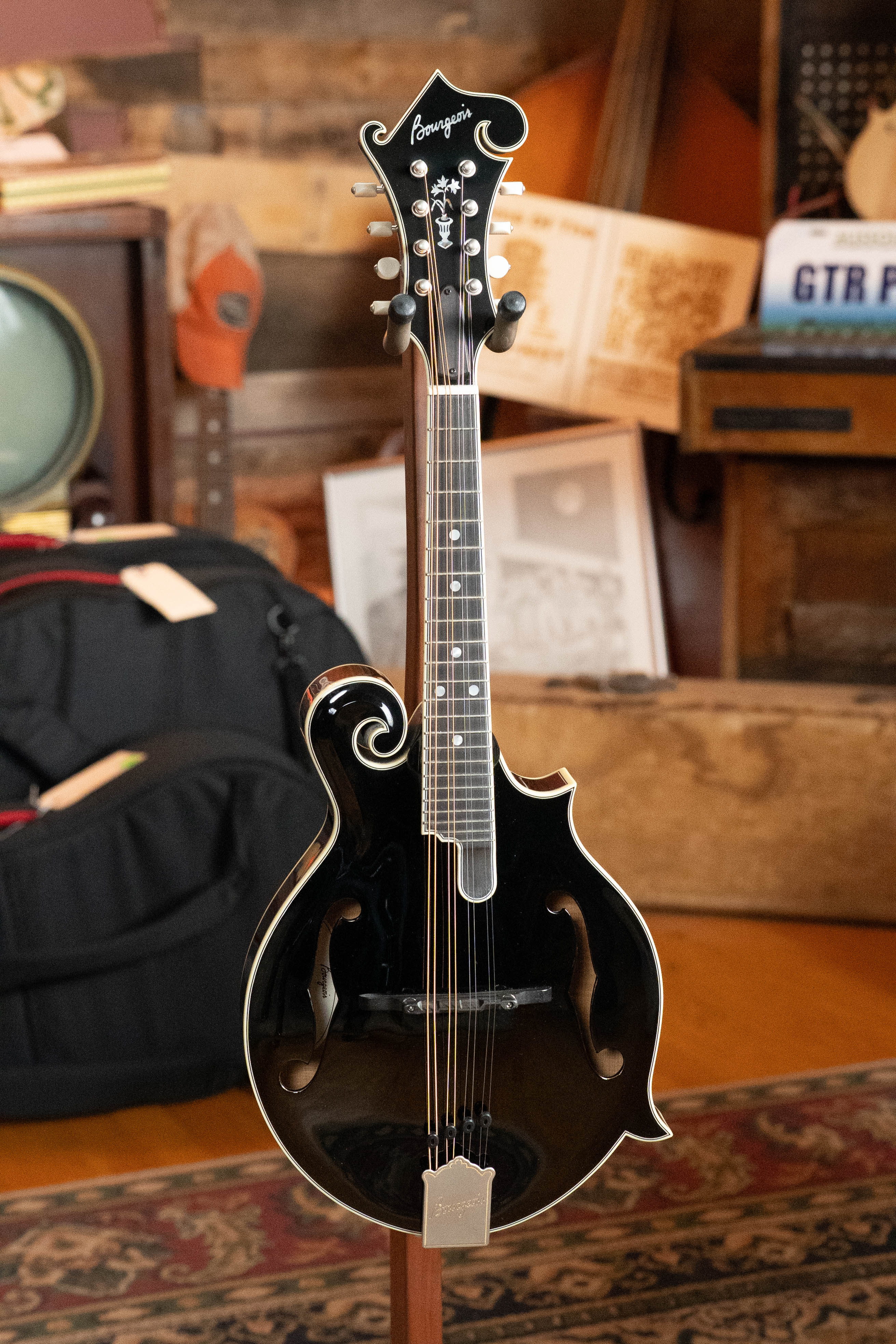 Bourgeois Limited Chocolate M5-F-BT Aged-Tone Adirondack/Maple Black Top F-Style Mandolin #6108