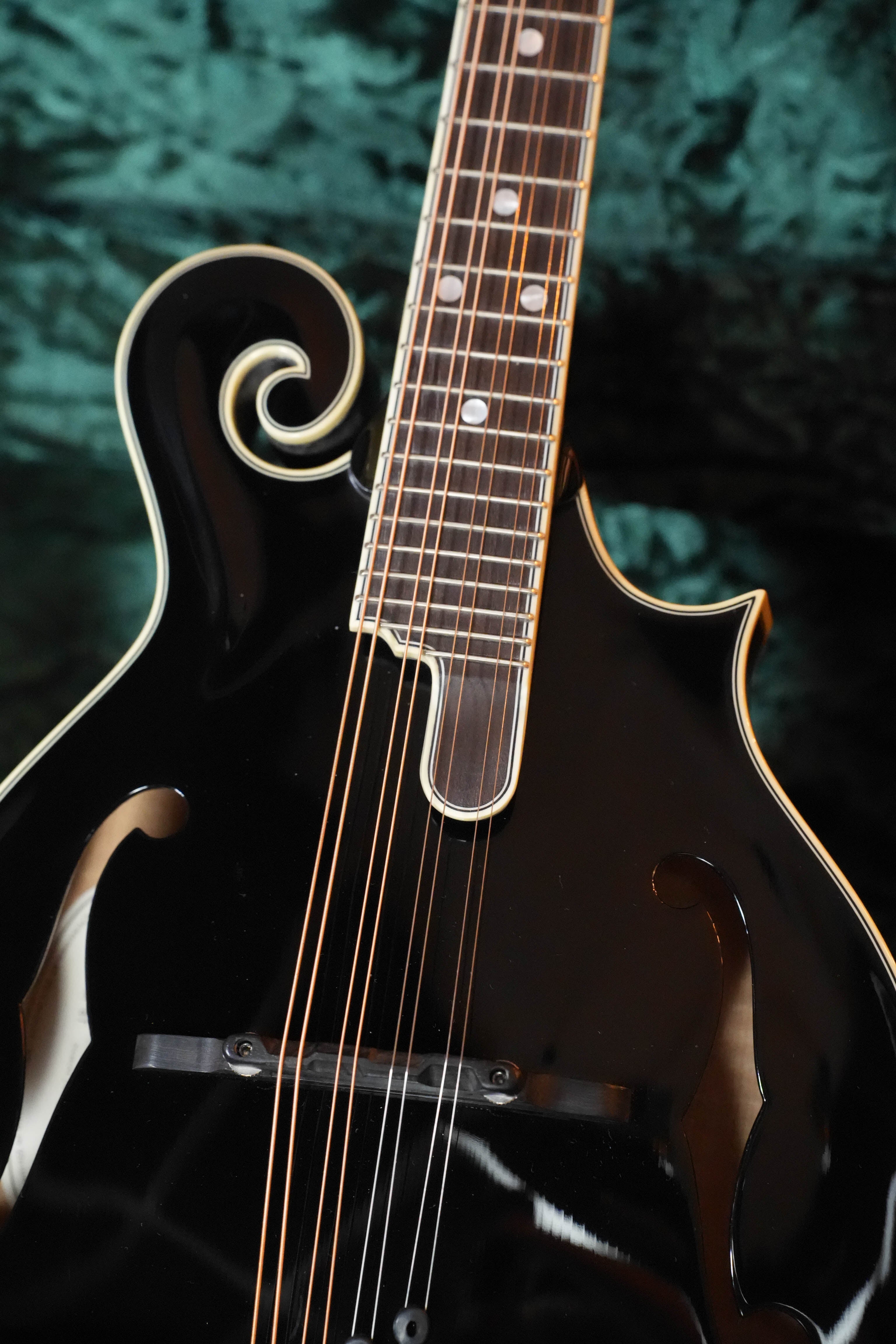 Bourgeois M5-F-BT Aged-Tone Adirondack/Maple Black Top F-Style Mandolin #3102