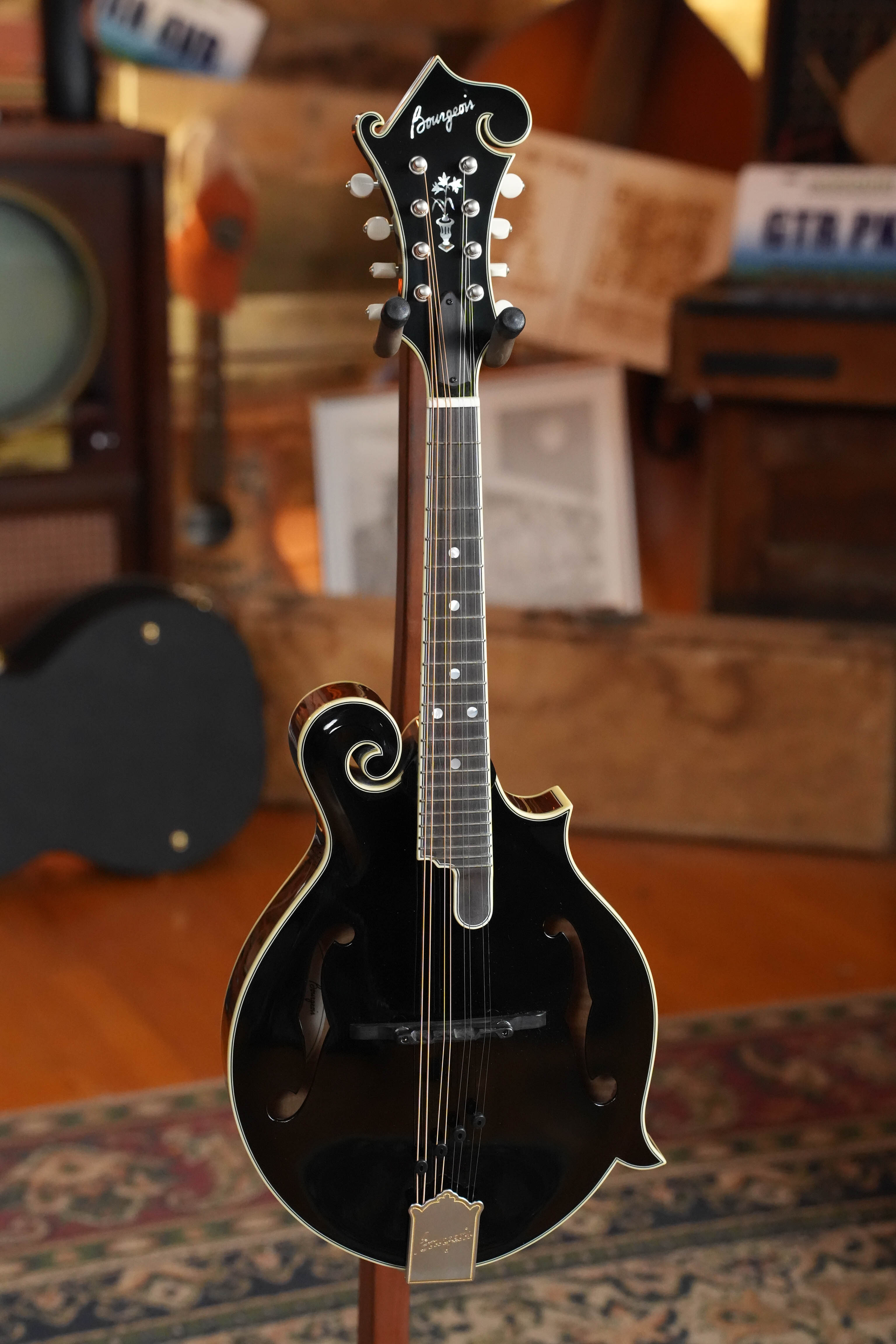 Bourgeois M5-F-BT Aged-Tone Adirondack/Maple Black Top F-Style Mandolin #3102