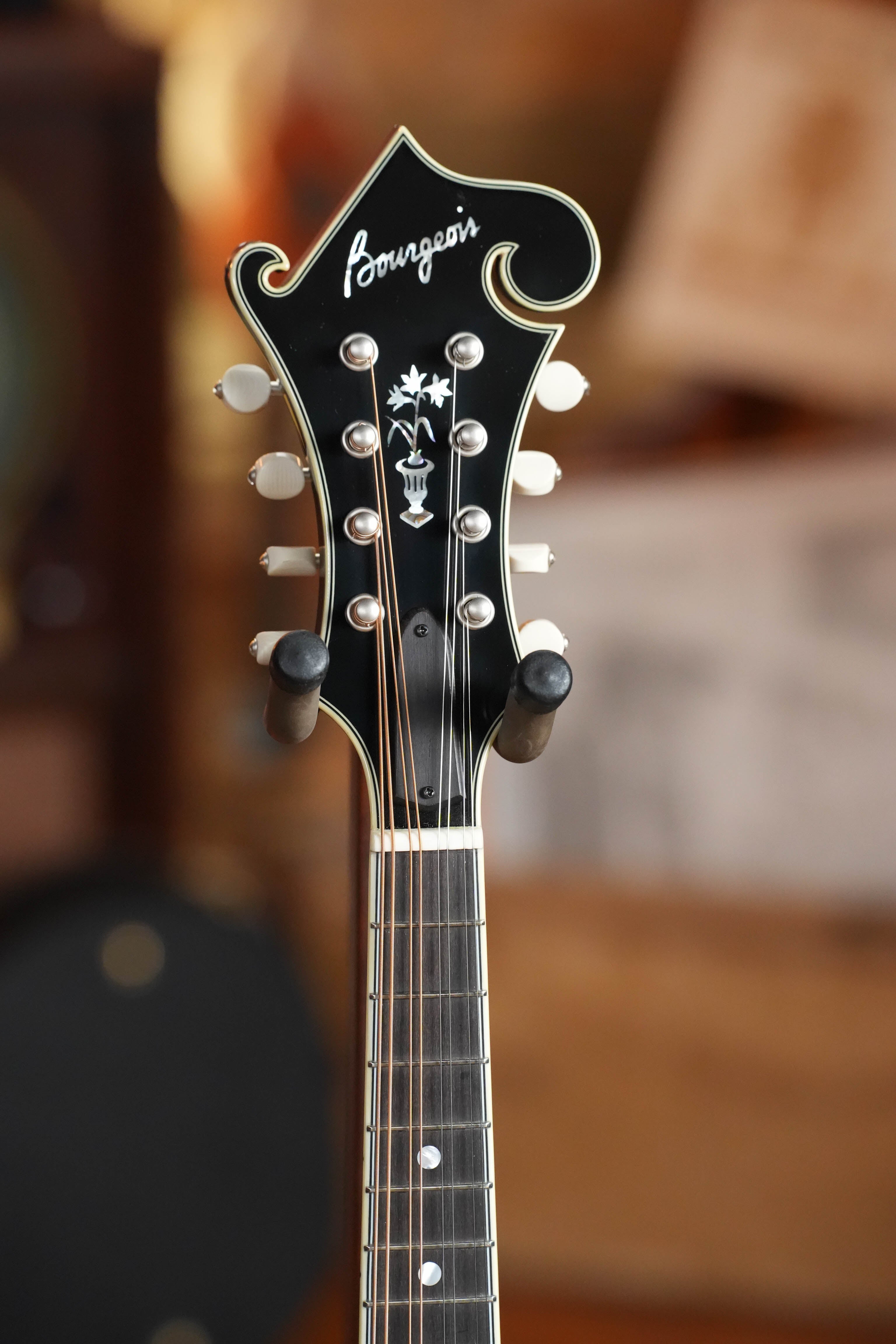 Bourgeois M5-F-BT Aged-Tone Adirondack/Maple Black Top F-Style Mandolin #3102