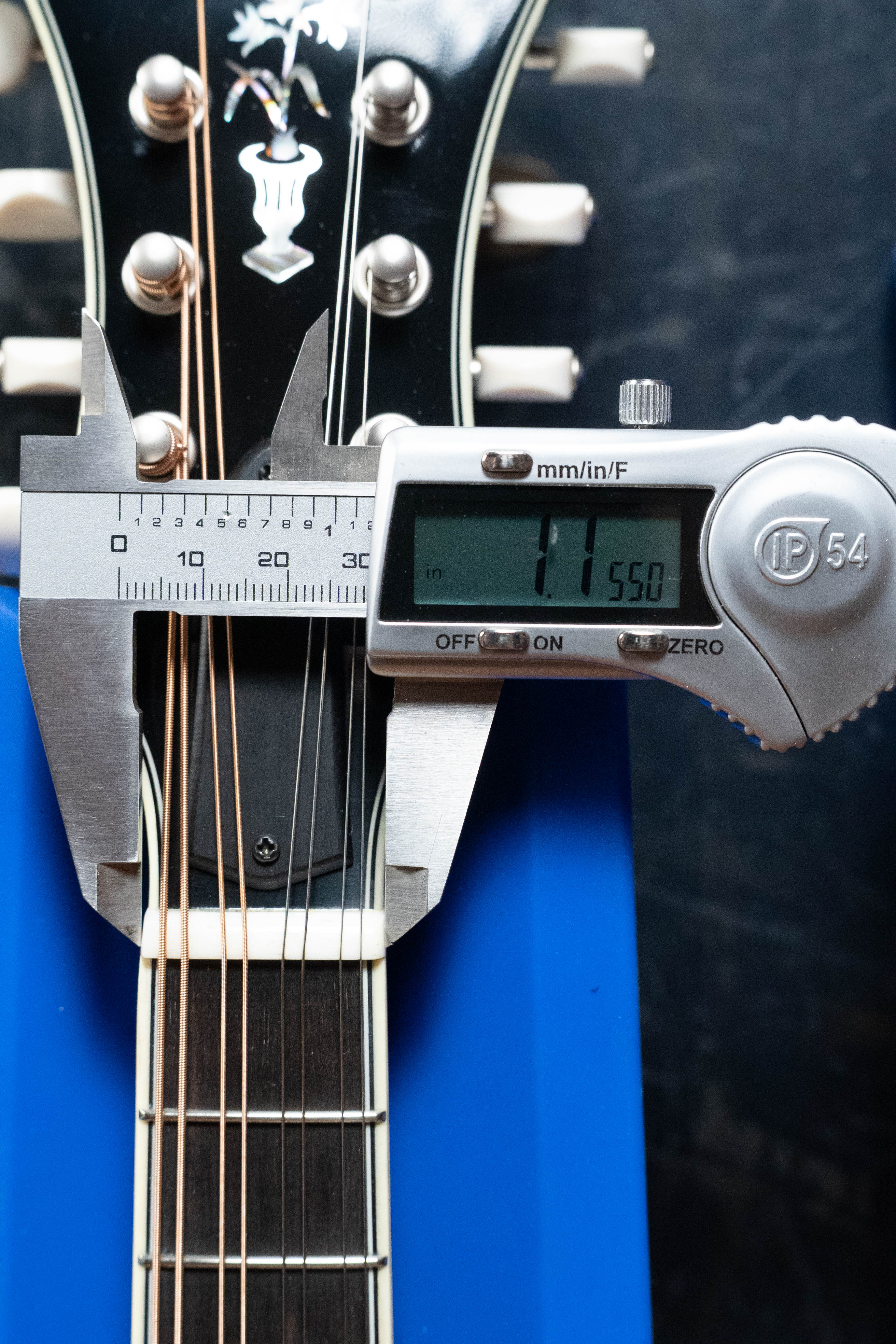 Bourgeois M5-F-BT Aged-Tone Adirondack/Maple Black Top F-Style Mandolin #8103