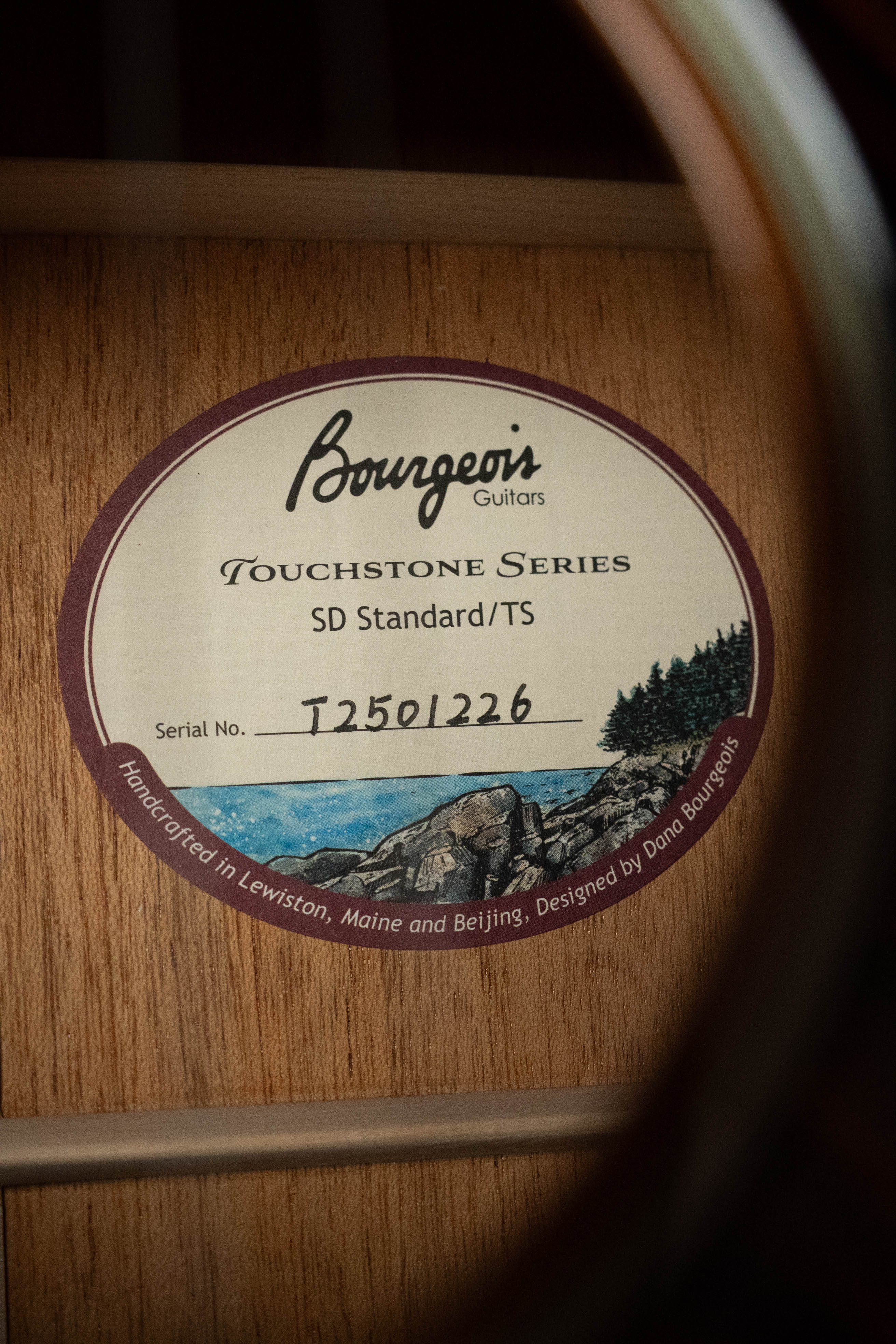 Bourgeois The Standard SDS/TS Touchstone Series Torrefied Sitka/Mahogany Slope Shoulder Sunburst Dreadnought Acoustic Guitar #1226