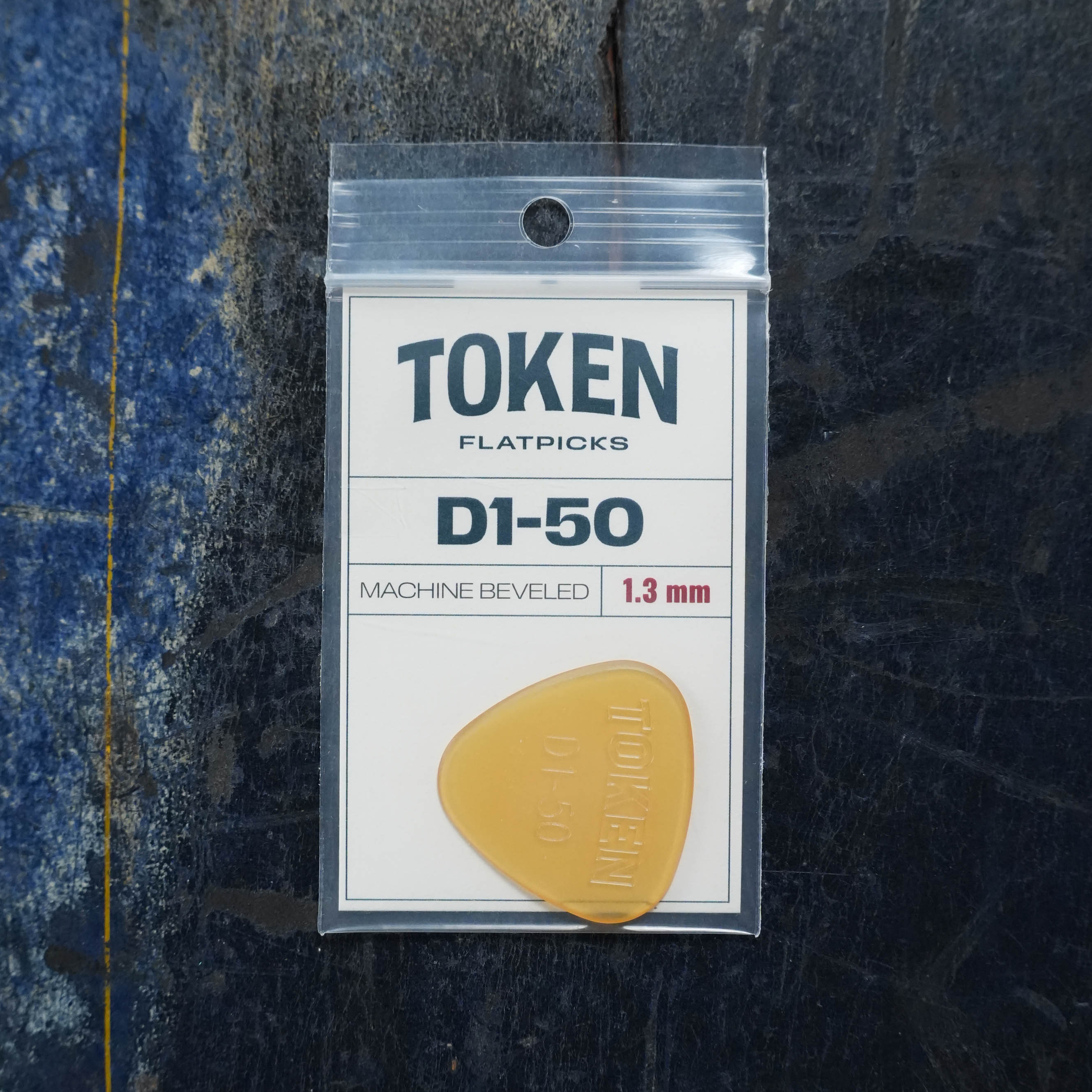 Token D1-50 AMBER Flatpick - All Round 1.27mm