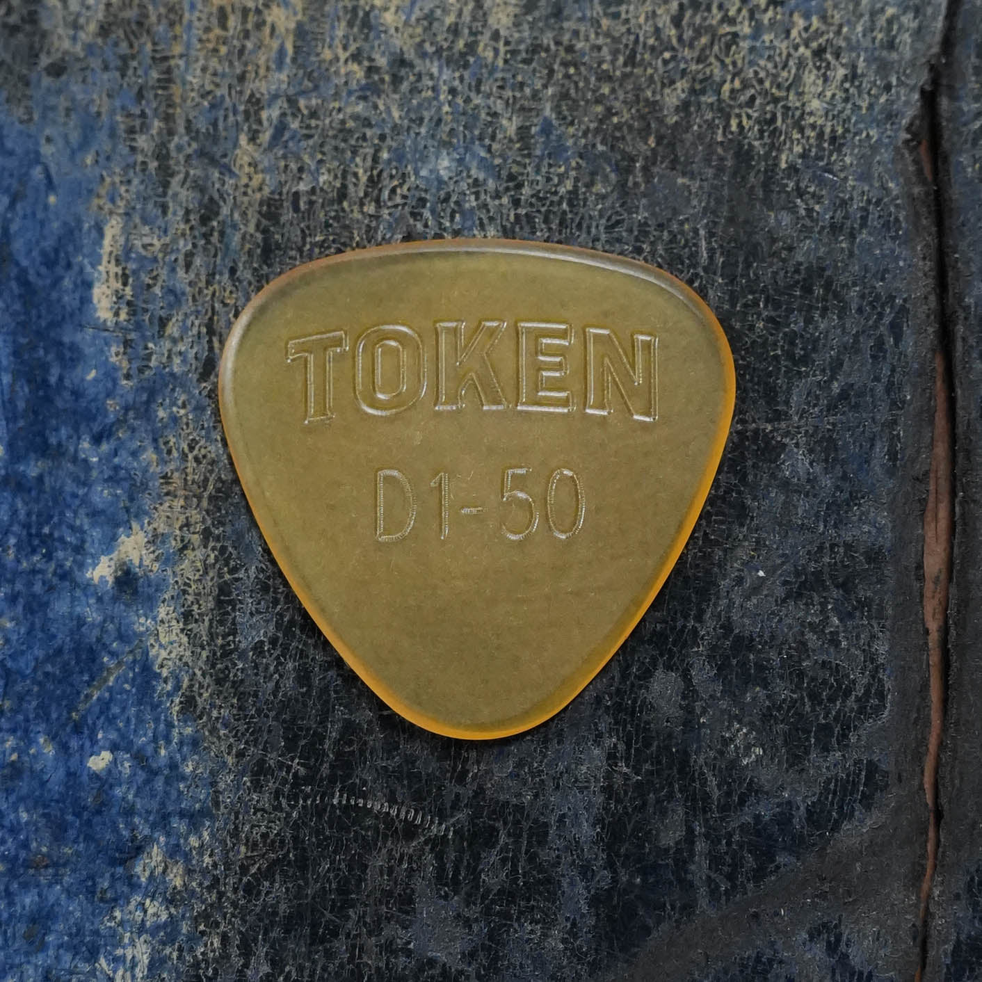 Token D1-50 AMBER Flatpick - All Round 1.27mm