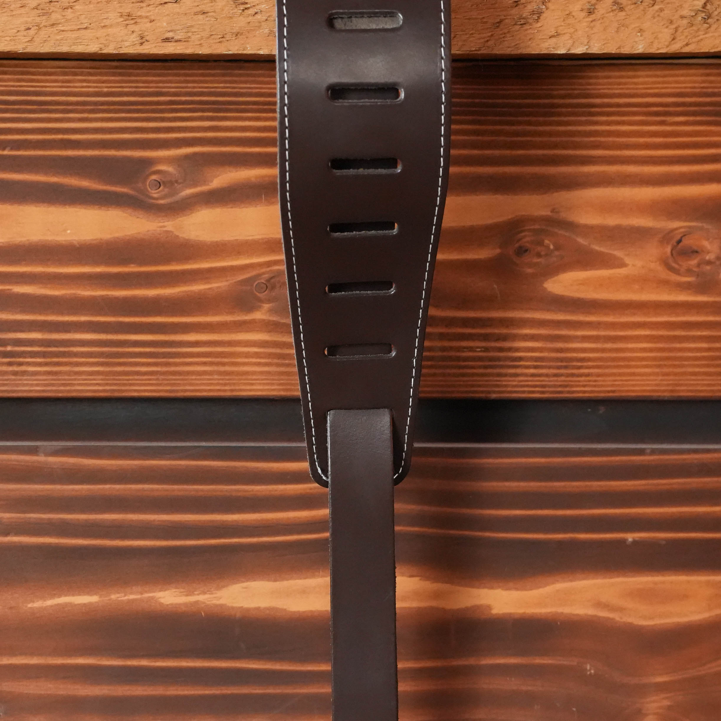 D'Addario Classic Contrast Stitch Brown Leather Guitar Strap