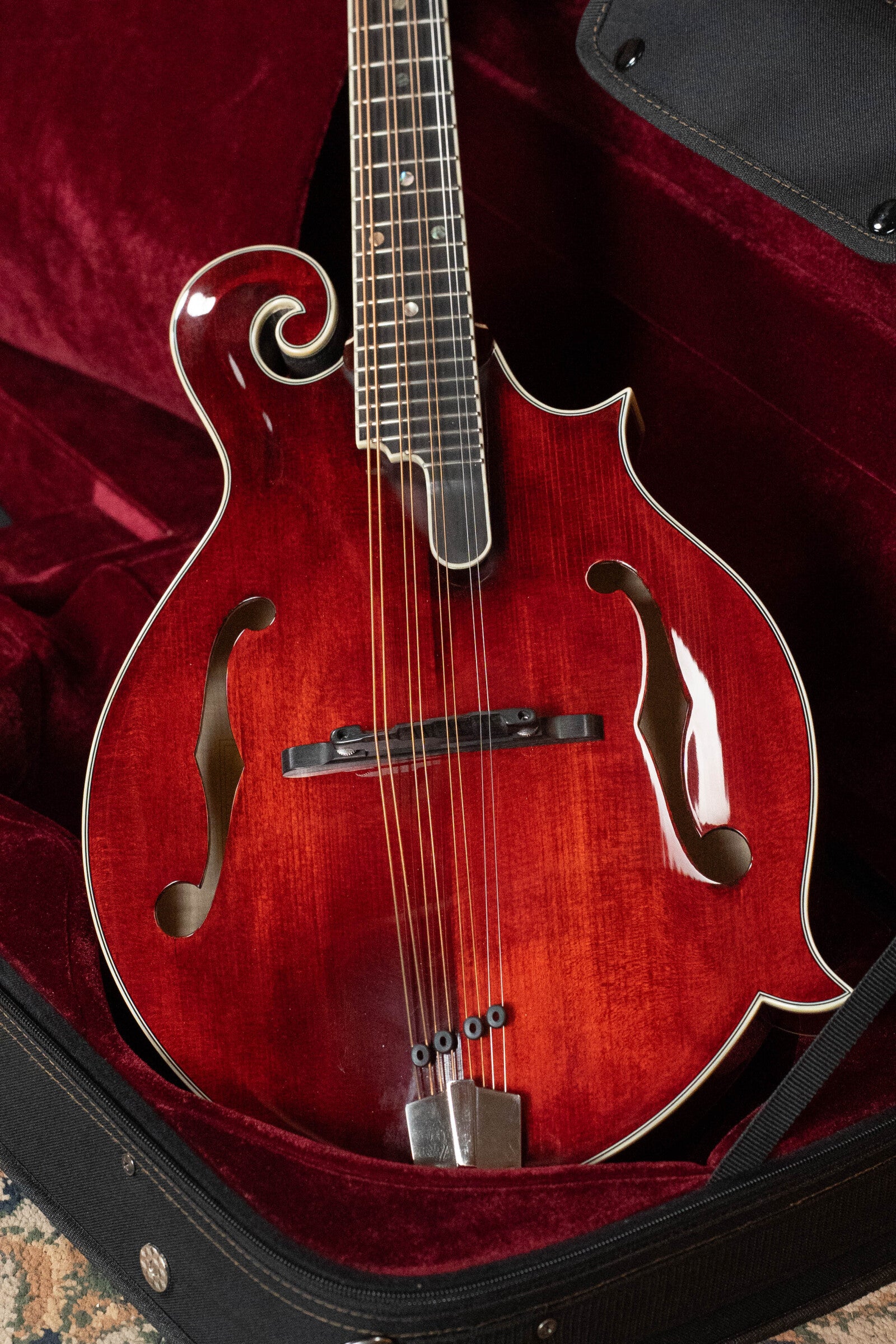 A *Dread-Not Certified Used* Eastman Guitars MDA815 F-Style Mandola Classic Finish #4978 with a solid spruce top, ornate scrollwork, and f-shaped sound holes rests in a plush red-lined hard case.