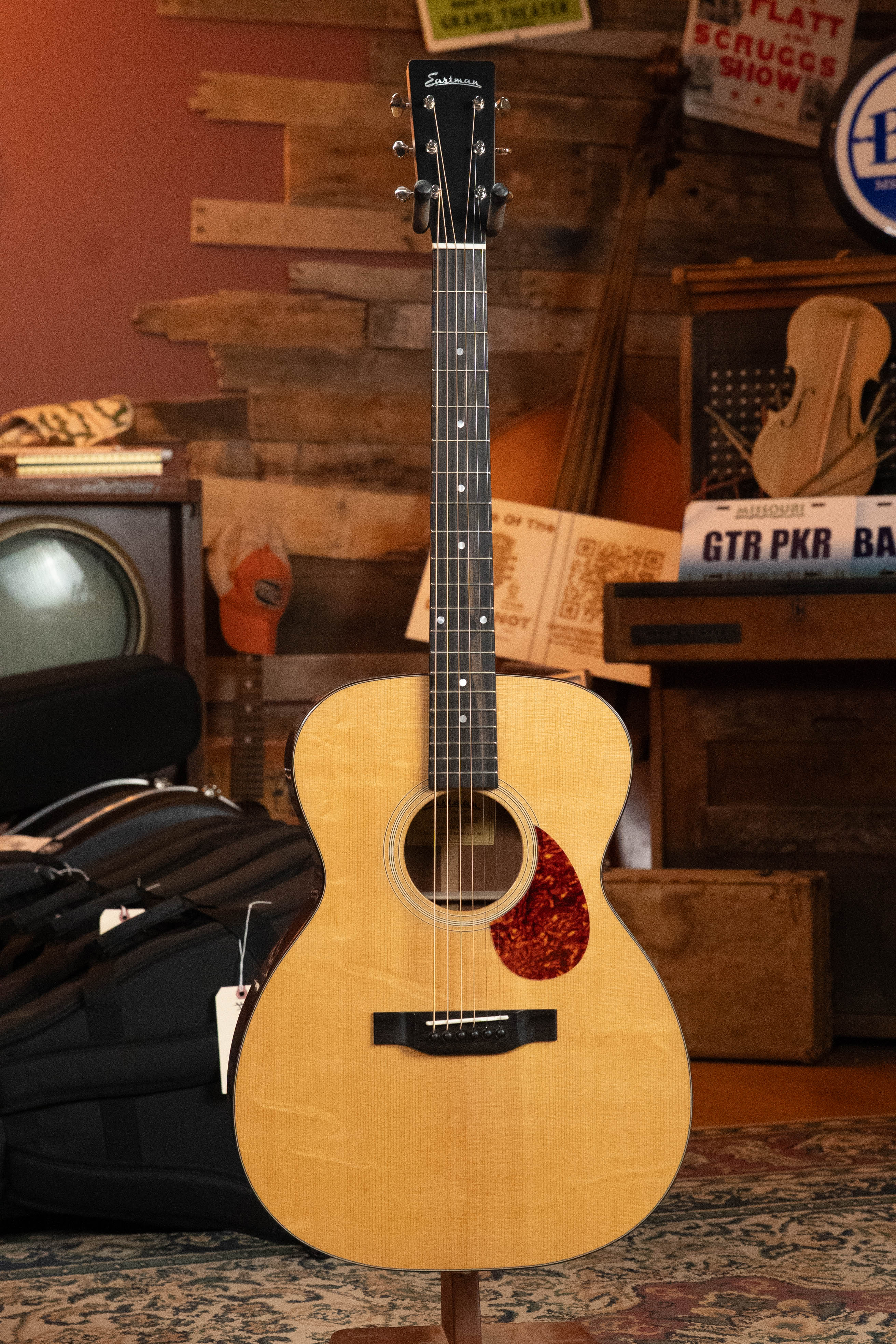 Eastman E1OM-DLX All Solid Sitka/Sapele OM Guitar w/Fishman Pickup #4847