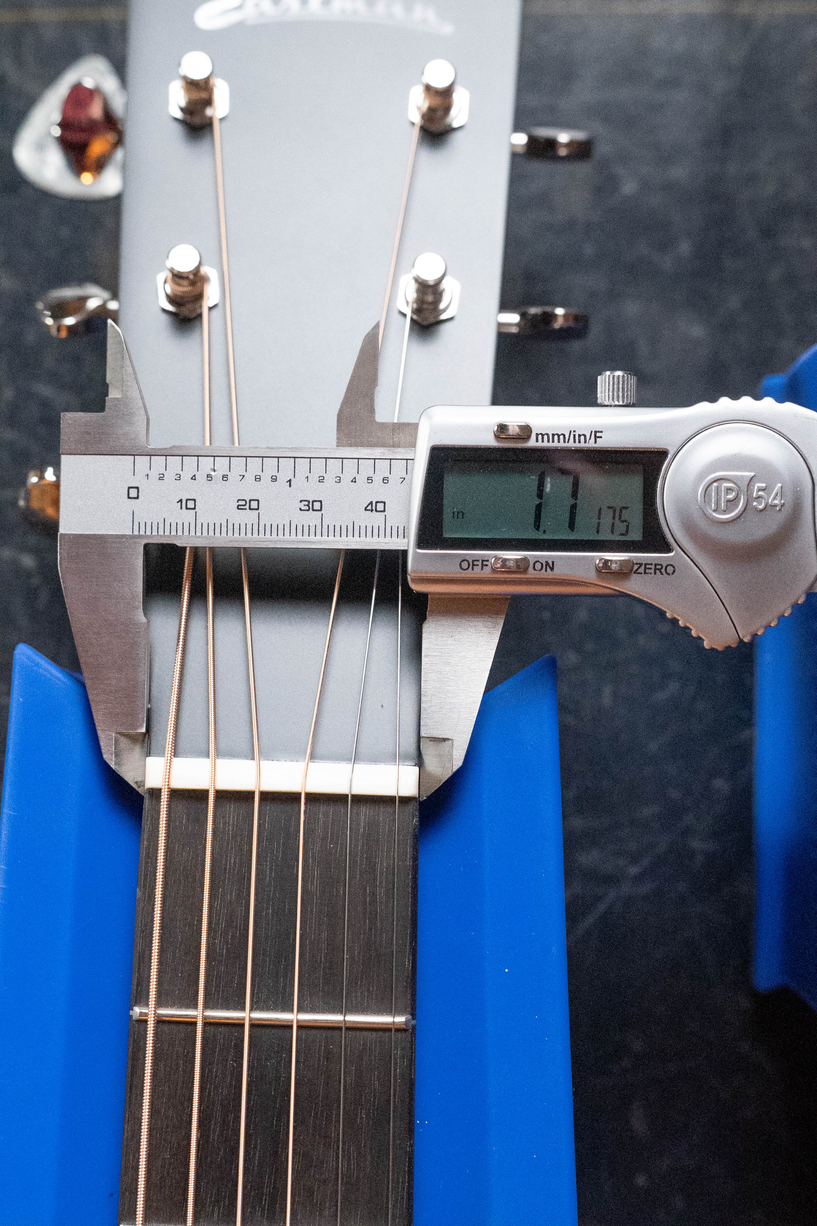 Eastman E1SS-SB Sitka/Sapele Sunburst Slope Shoulder Dreadnought Acoustic Guitar #1443