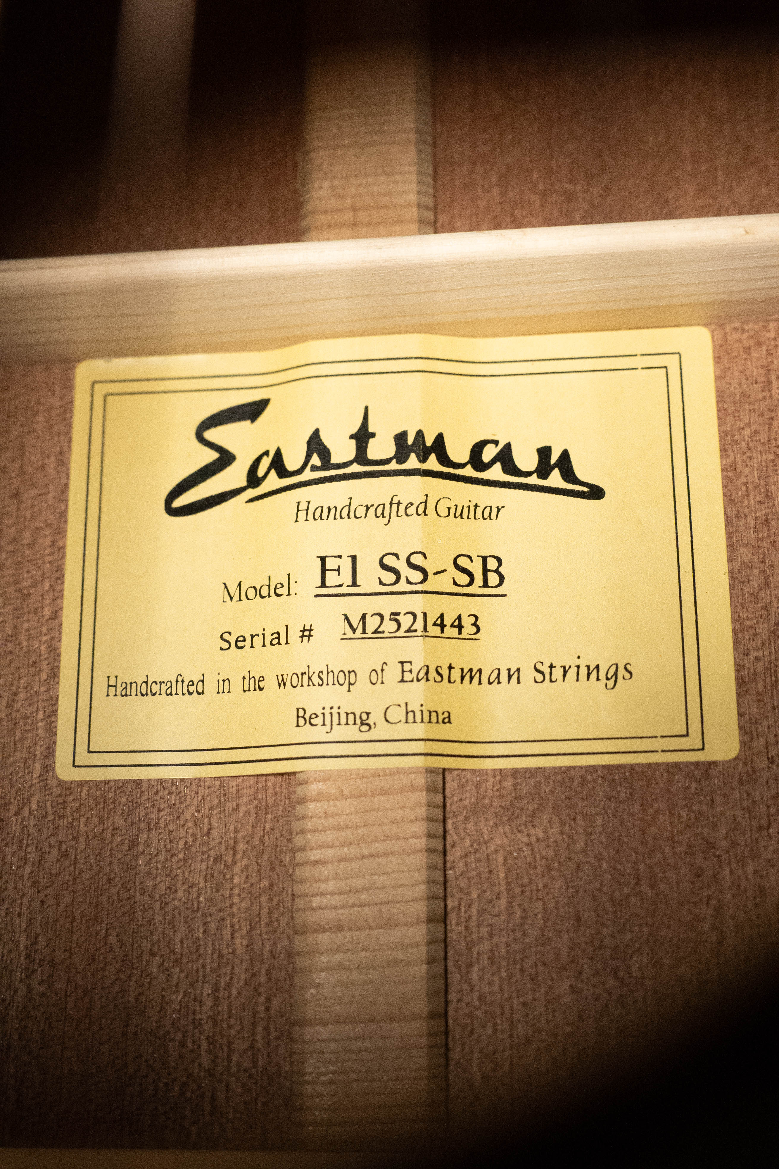 Eastman E1SS-SB Sitka/Sapele Sunburst Slope Shoulder Dreadnought Acoustic Guitar #1443