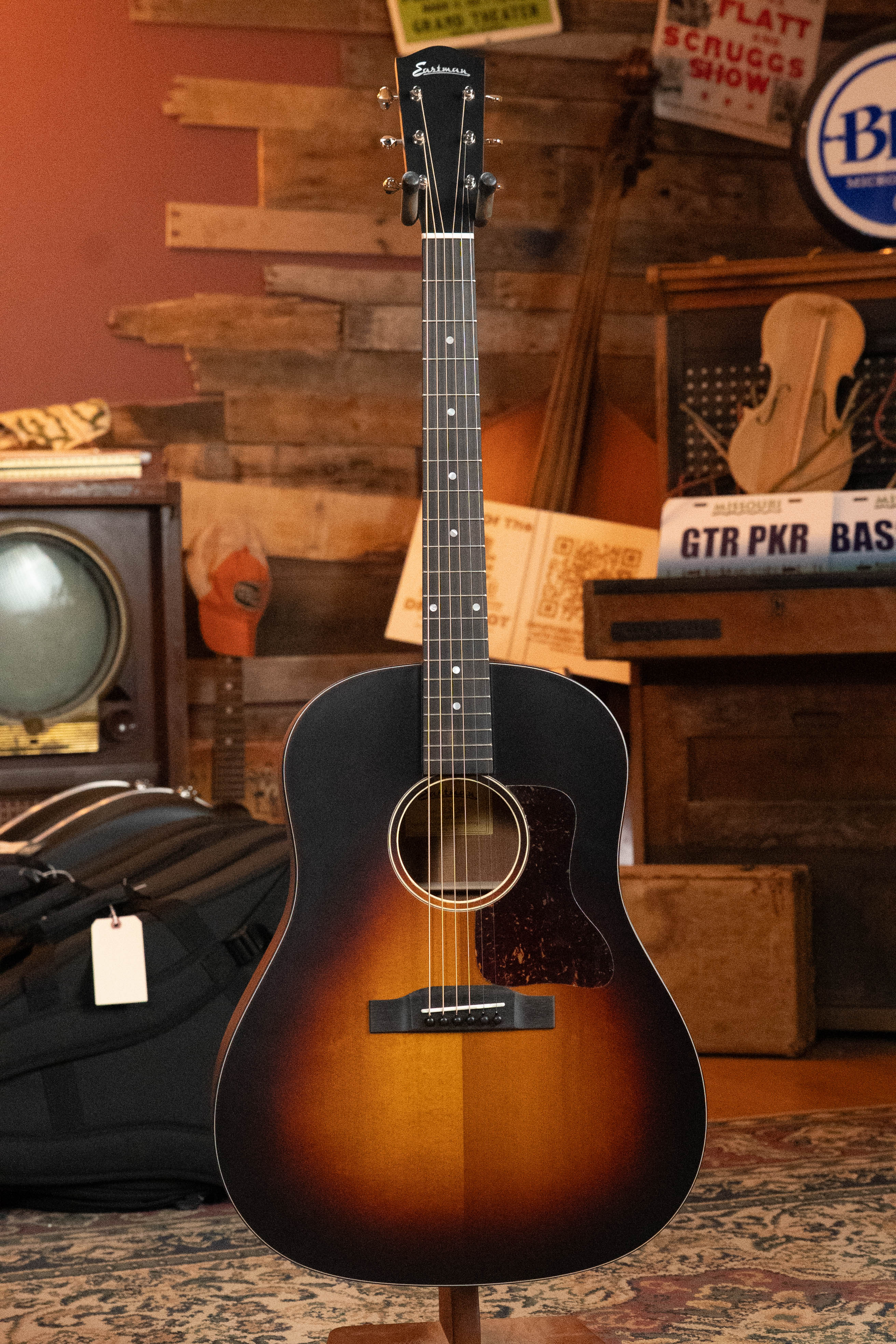 Eastman E1SS-SB Sitka/Sapele Sunburst Slope Shoulder Dreadnought Acoustic Guitar #1443