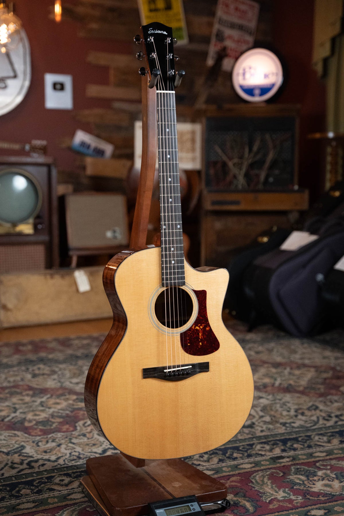 Eastman AC122-1CE-DLX Gloss Grand Auditorium Cutaway Acoustic-Electric Guitar #9634