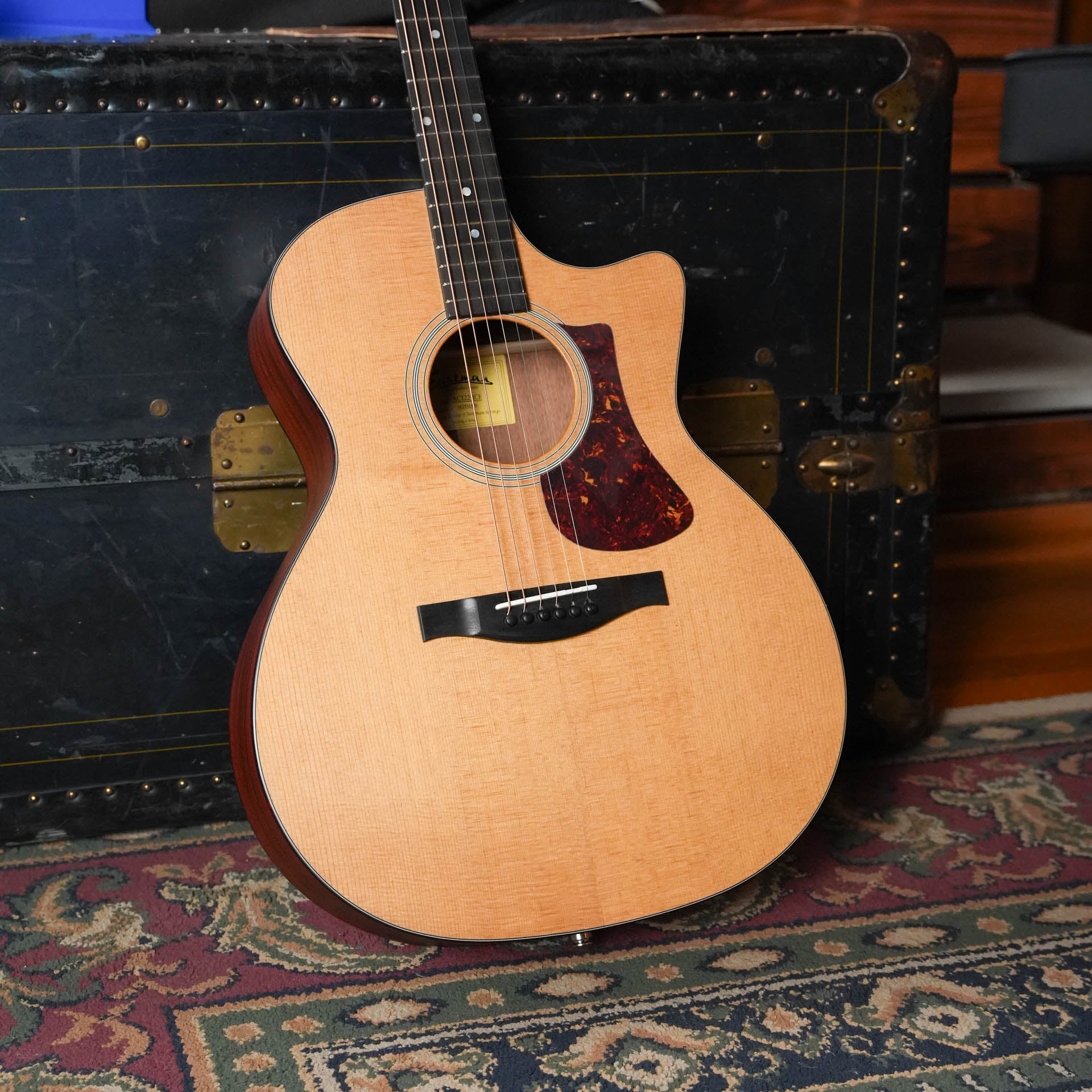 Eastman AC122-1CE Natural Finish Grand Auditorium Cutaway Guitar w/Fishman Pickup #1470