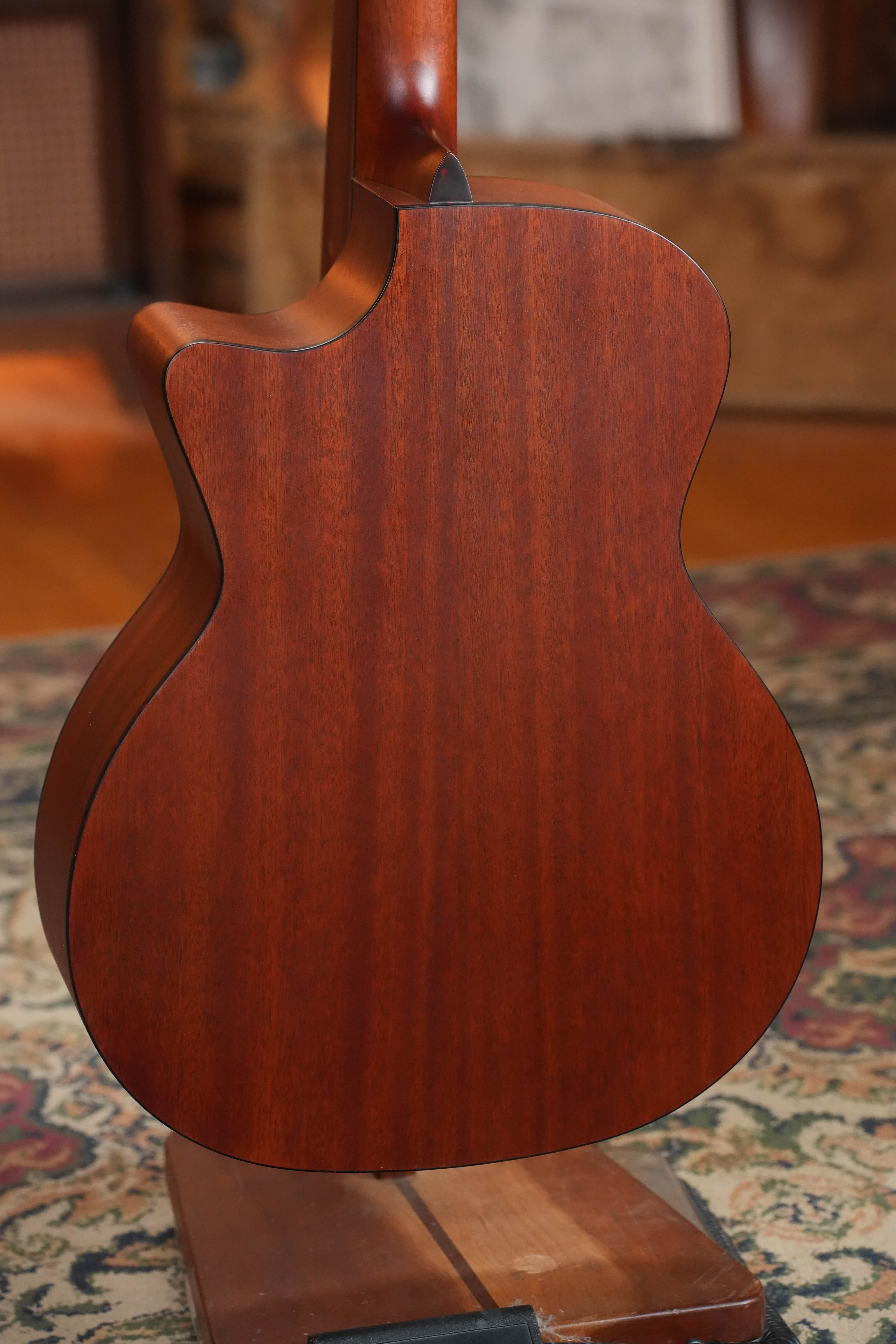 Eastman AC122-1CE Sitka/Sapele Natural Finish Grand Auditorium Cutaway Guitar w/Fishman Pickup #8979